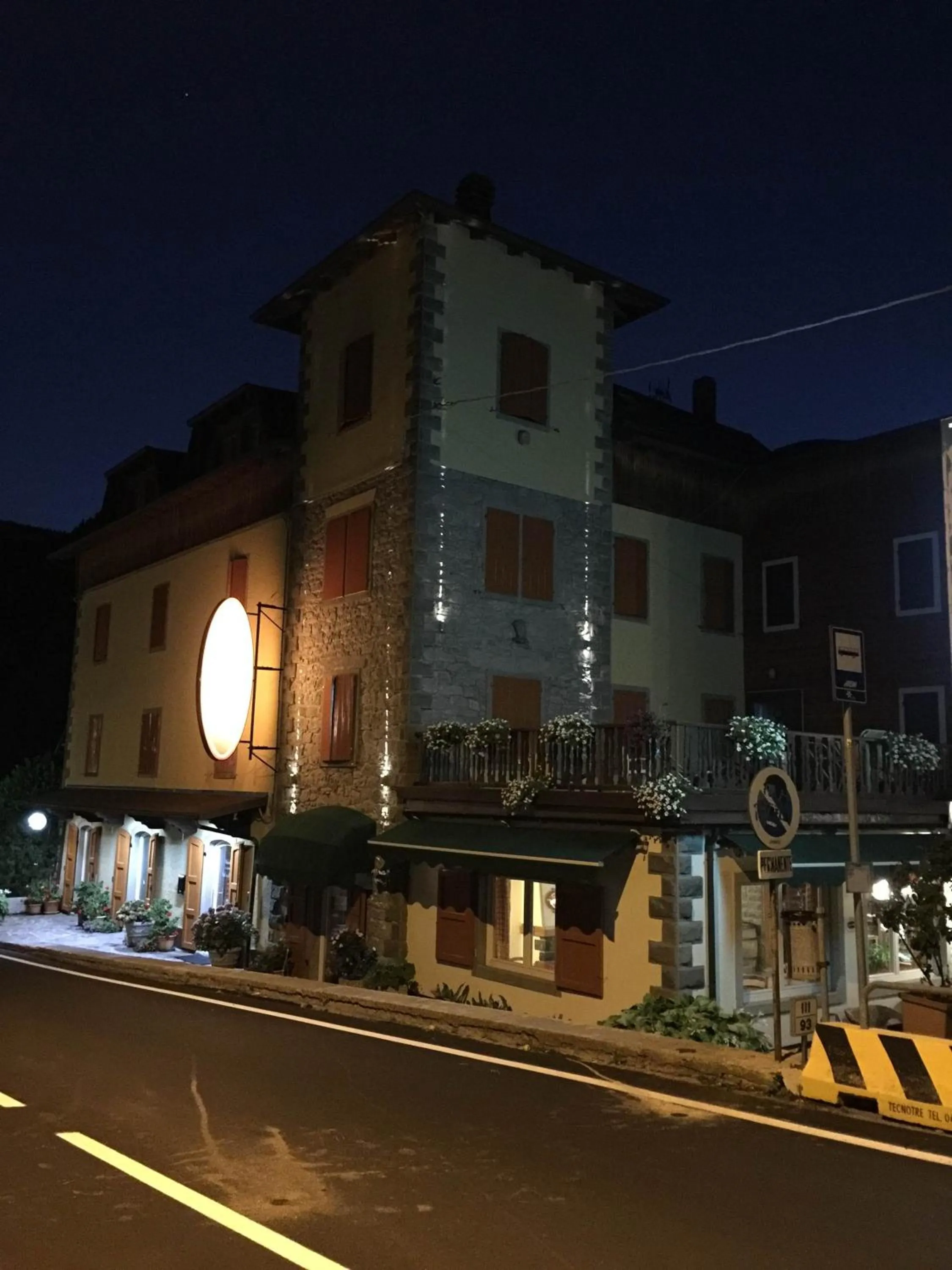 Property building in Val Del Rio