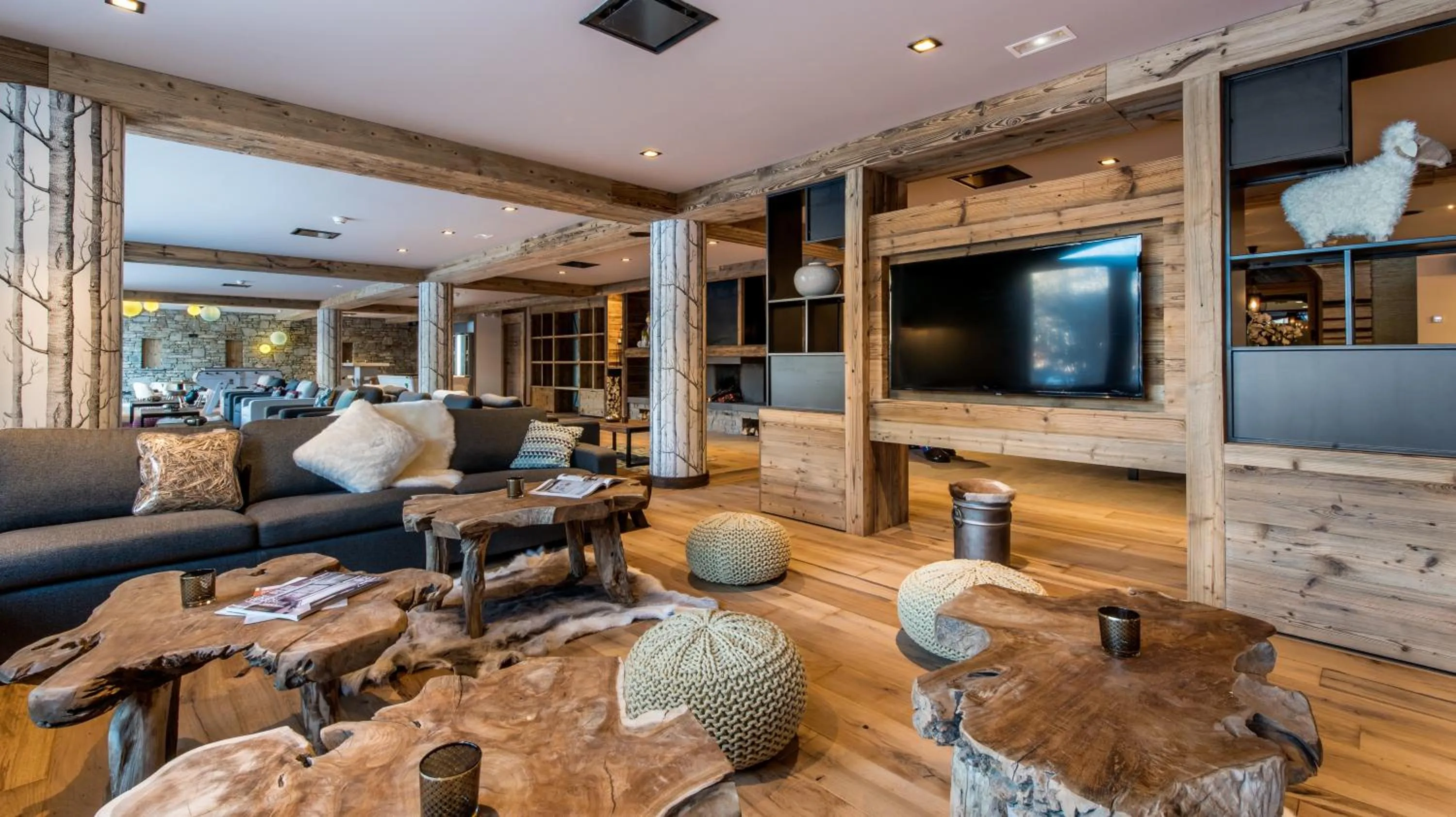 Communal lounge/ TV room in Chalet Skadi - Village Montana