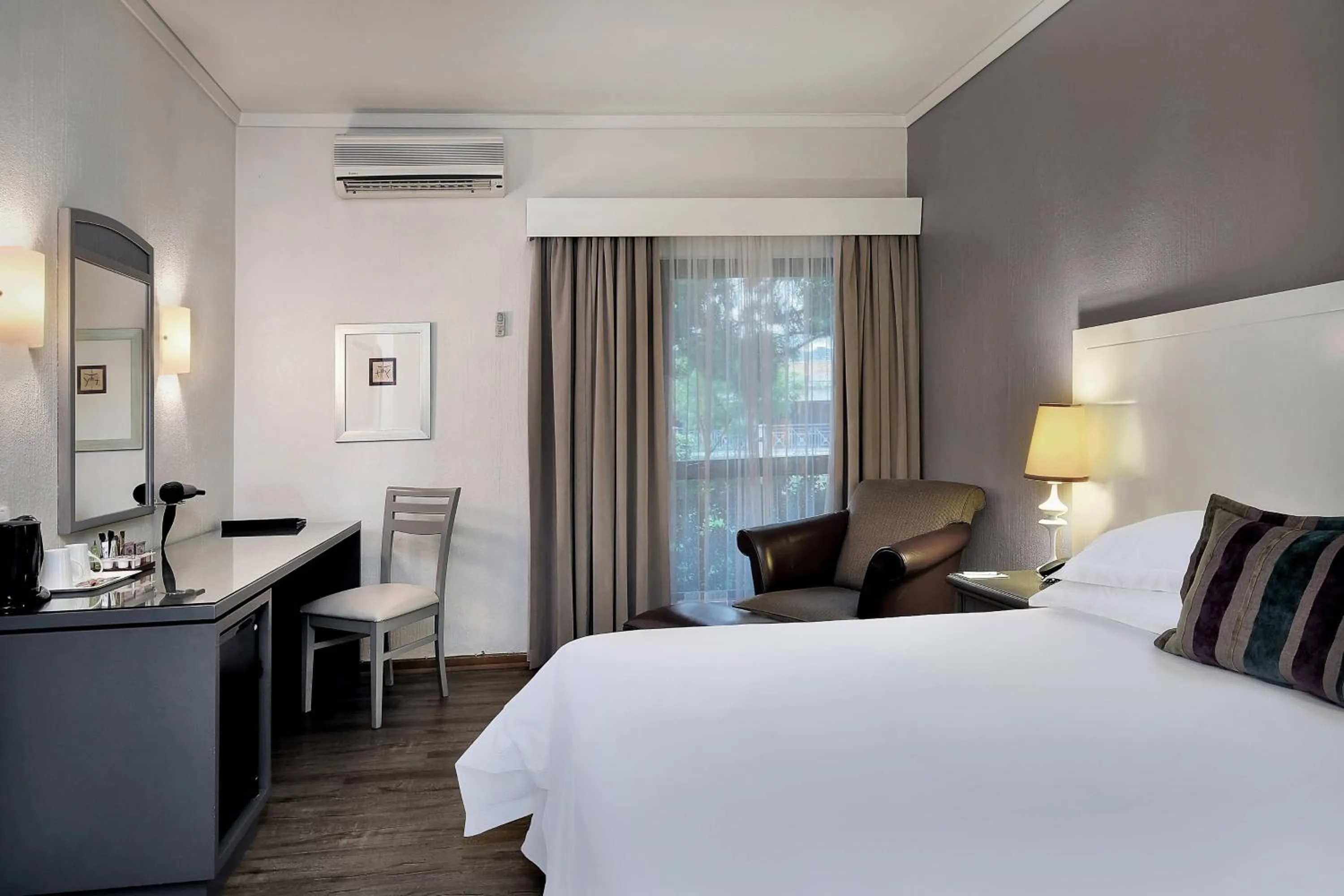 Photo of the whole room, Bed in Protea Hotel by Marriott Midrand