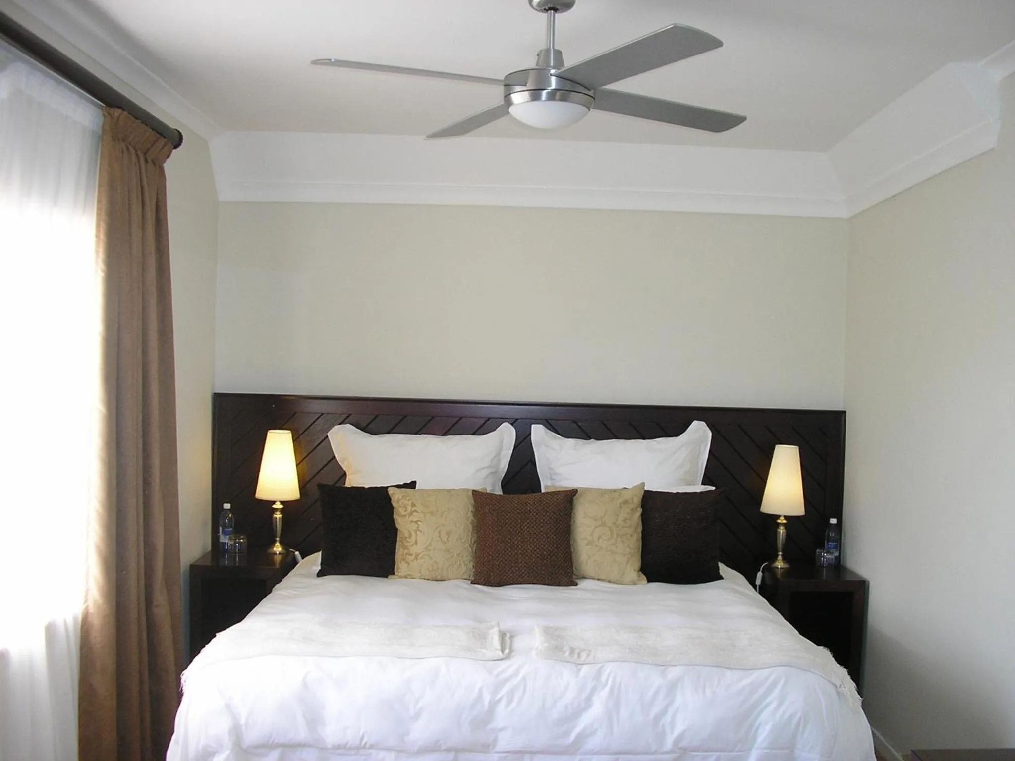 Bedroom, Bed in Cotswold House