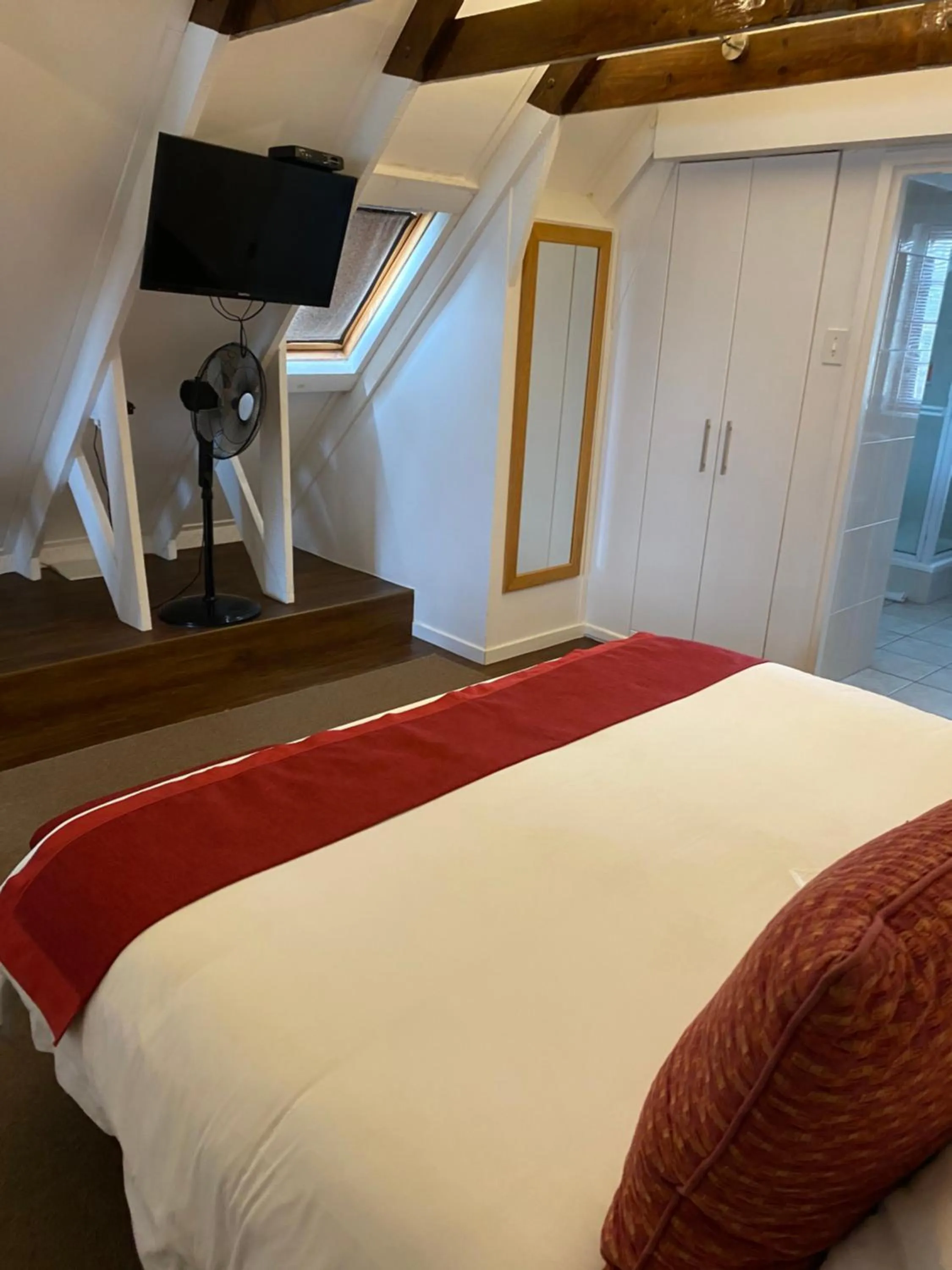 Bedroom, Bed in Cotswold House