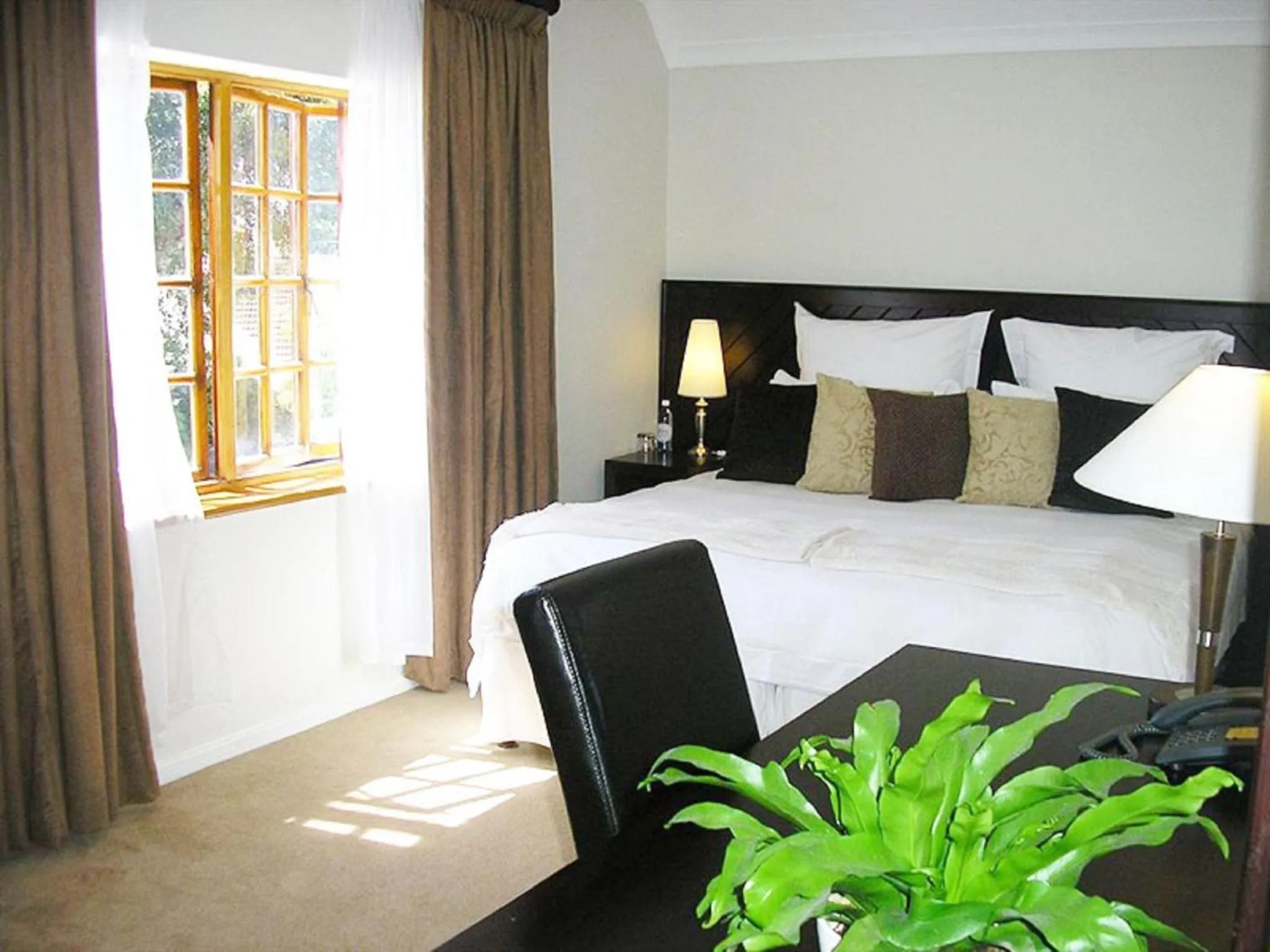 Bedroom, Bed in Cotswold House