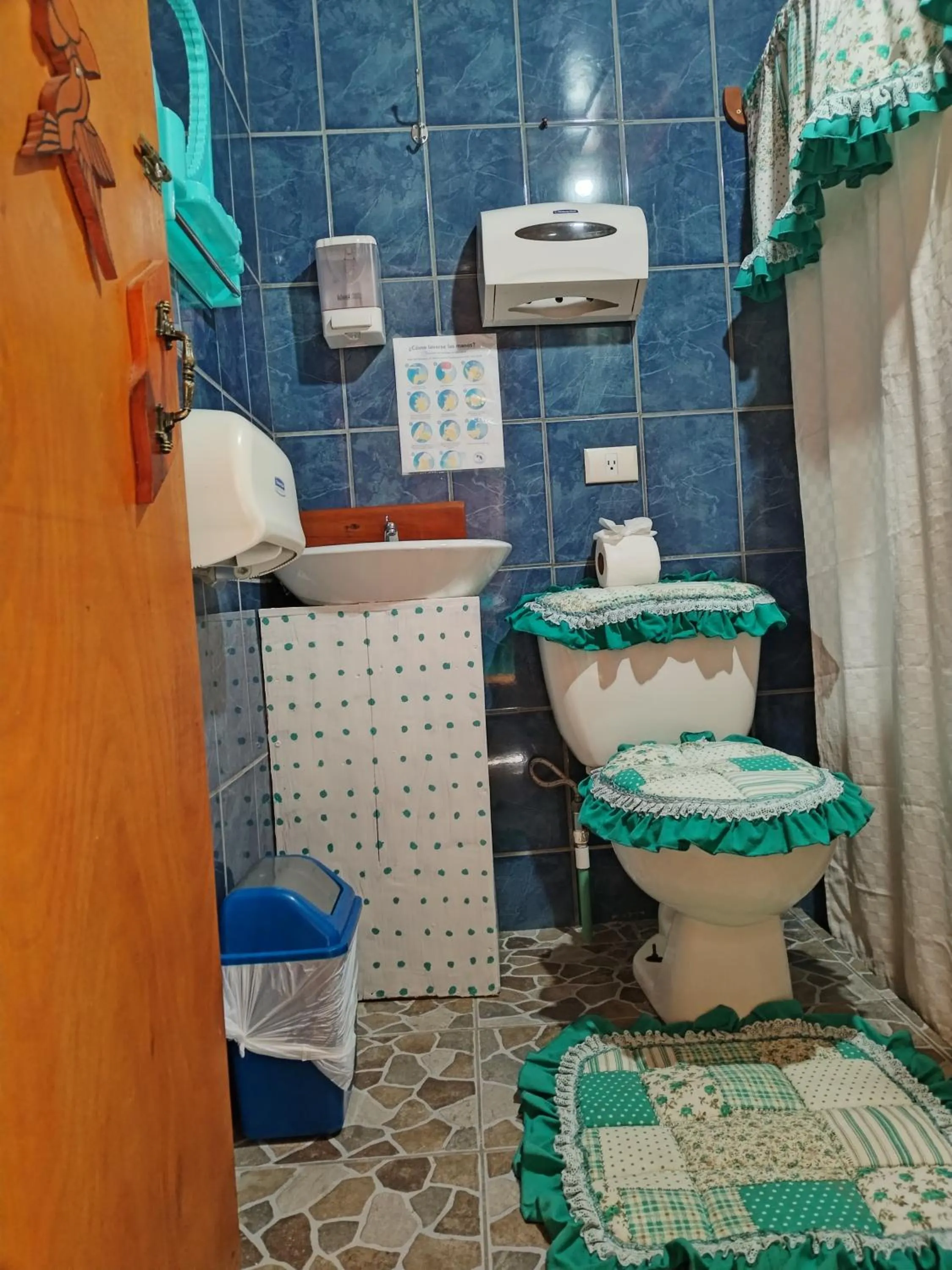 Bathroom in Pensión y Cabinas Colibrí B&B Costa Rica