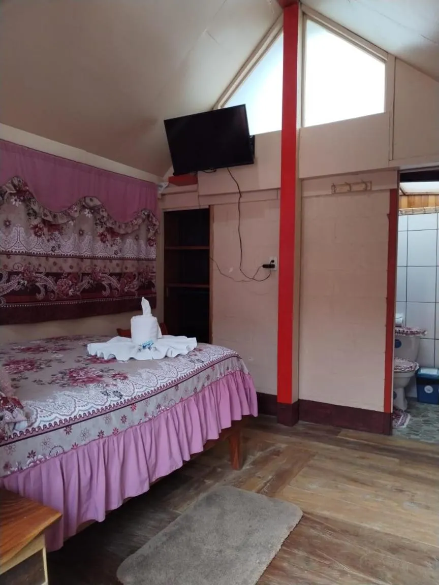 Bed in Pensión y Cabinas Colibrí B&B Costa Rica