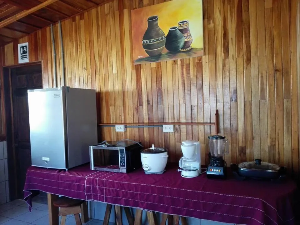 Coffee/tea facilities in Pensión y Cabinas Colibrí B&B Costa Rica
