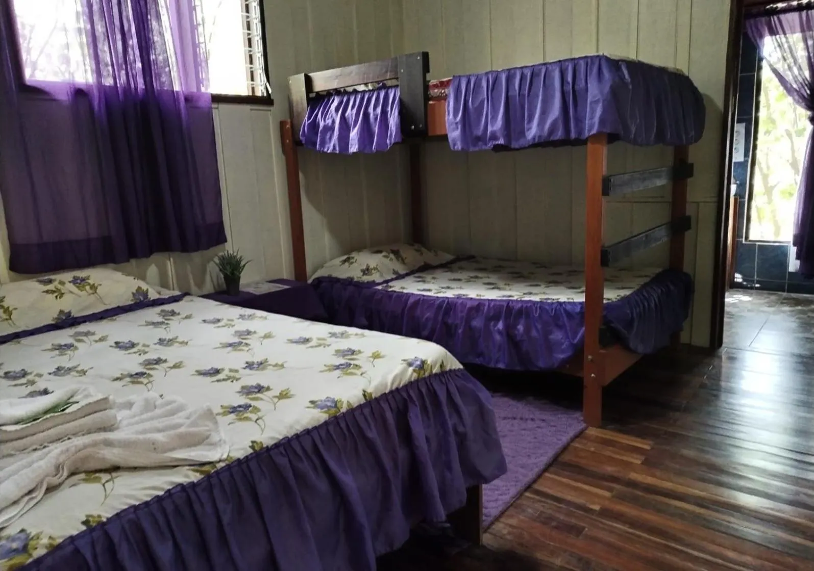 Bedroom, Bed in Pensión y Cabinas Colibrí B&B Costa Rica