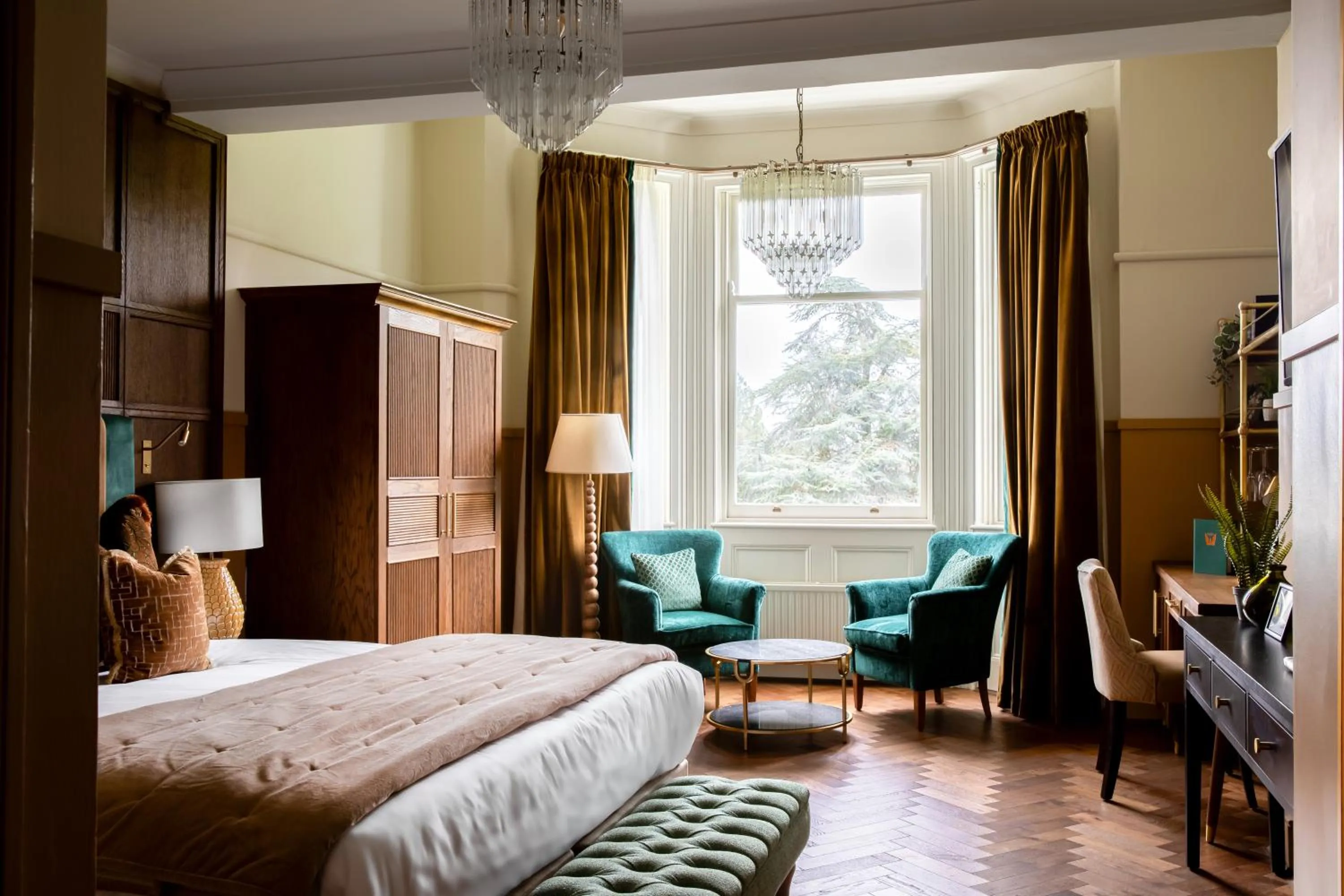 Bedroom, Bed in Worplesdon Place Hotel
