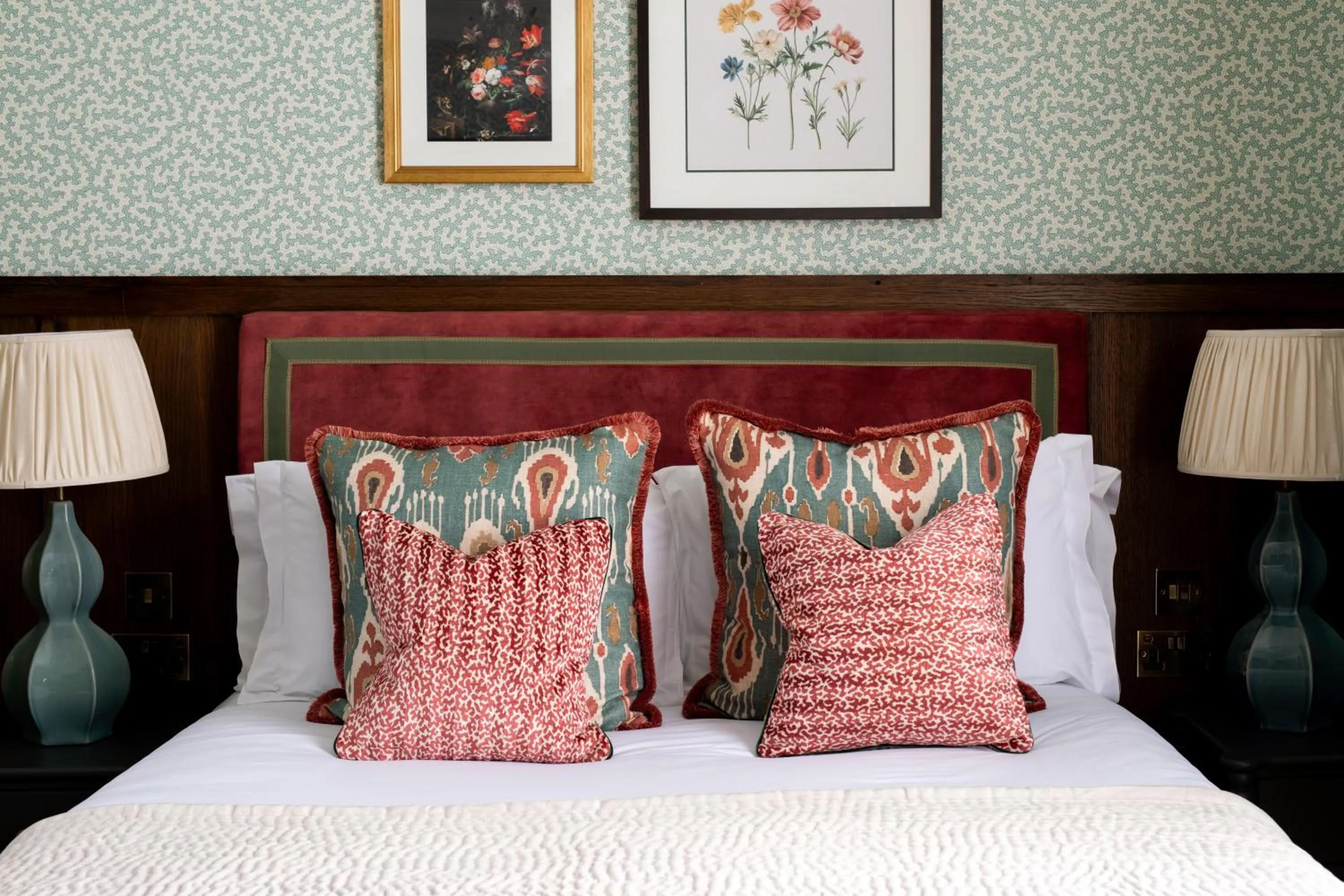 Bedroom, Bed in Worplesdon Place Hotel