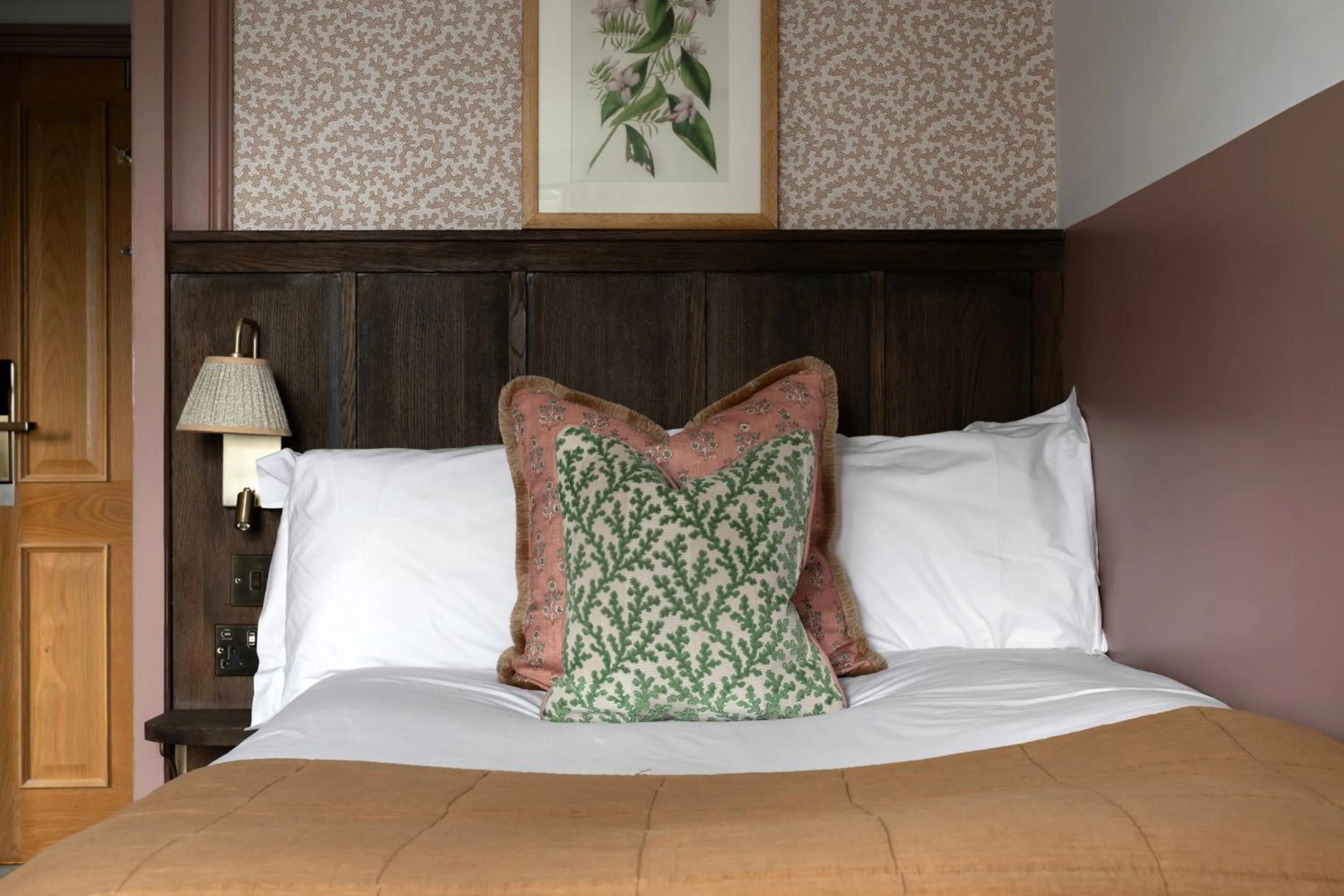 Bedroom, Bed in Worplesdon Place Hotel