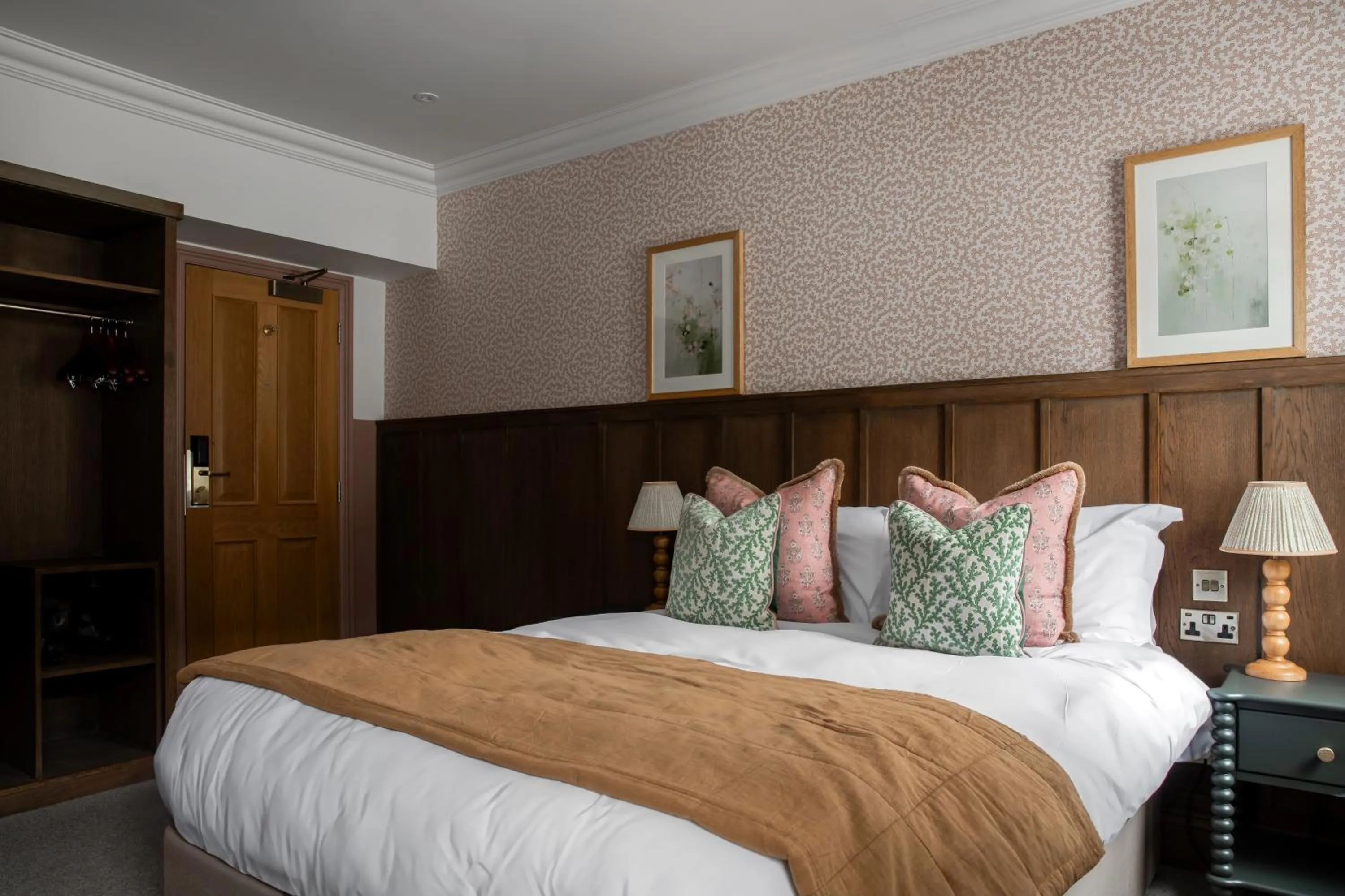 Bedroom, Bed in Worplesdon Place Hotel