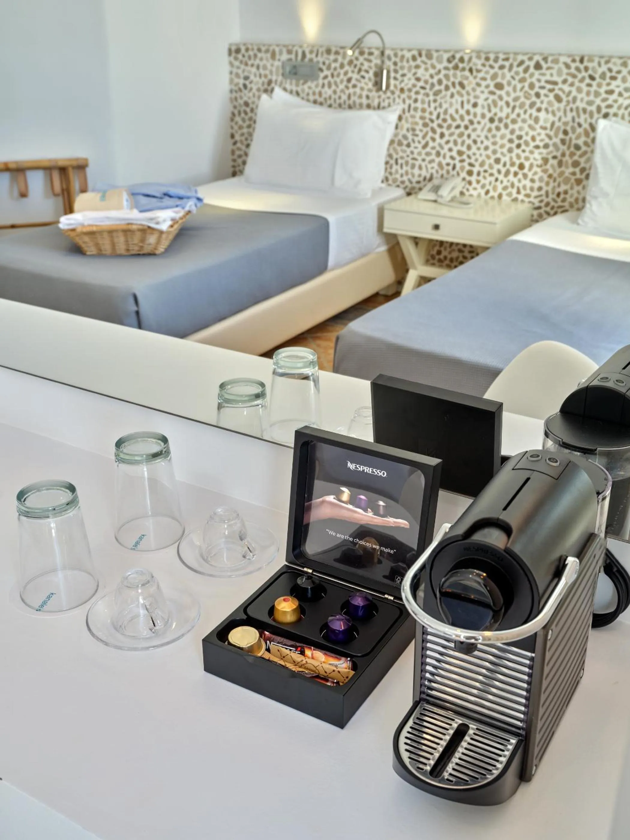 Coffee/tea facilities, Bed in Kanale's Rooms & Suites