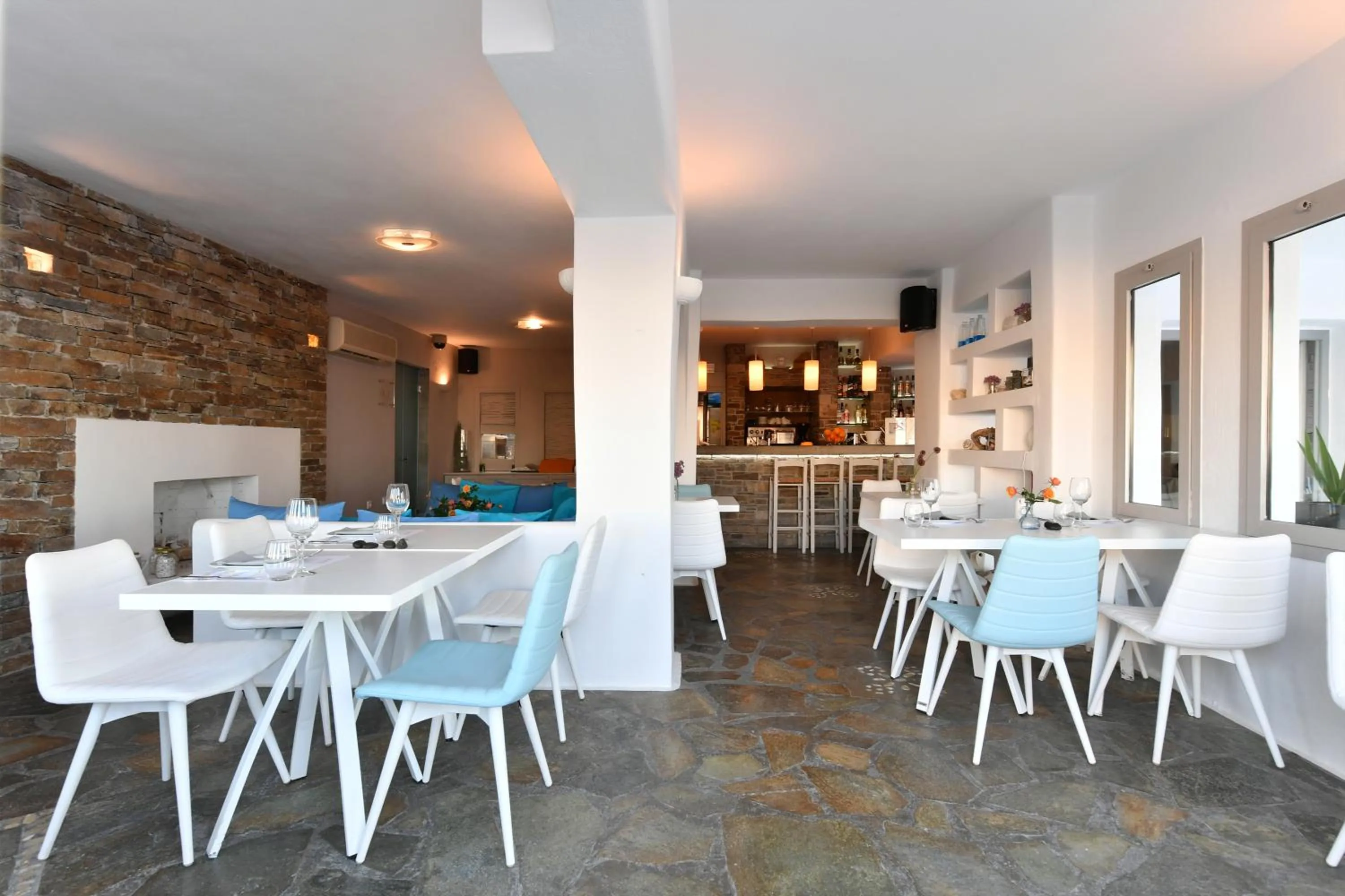 Restaurant/places to eat in Kanale's Rooms & Suites