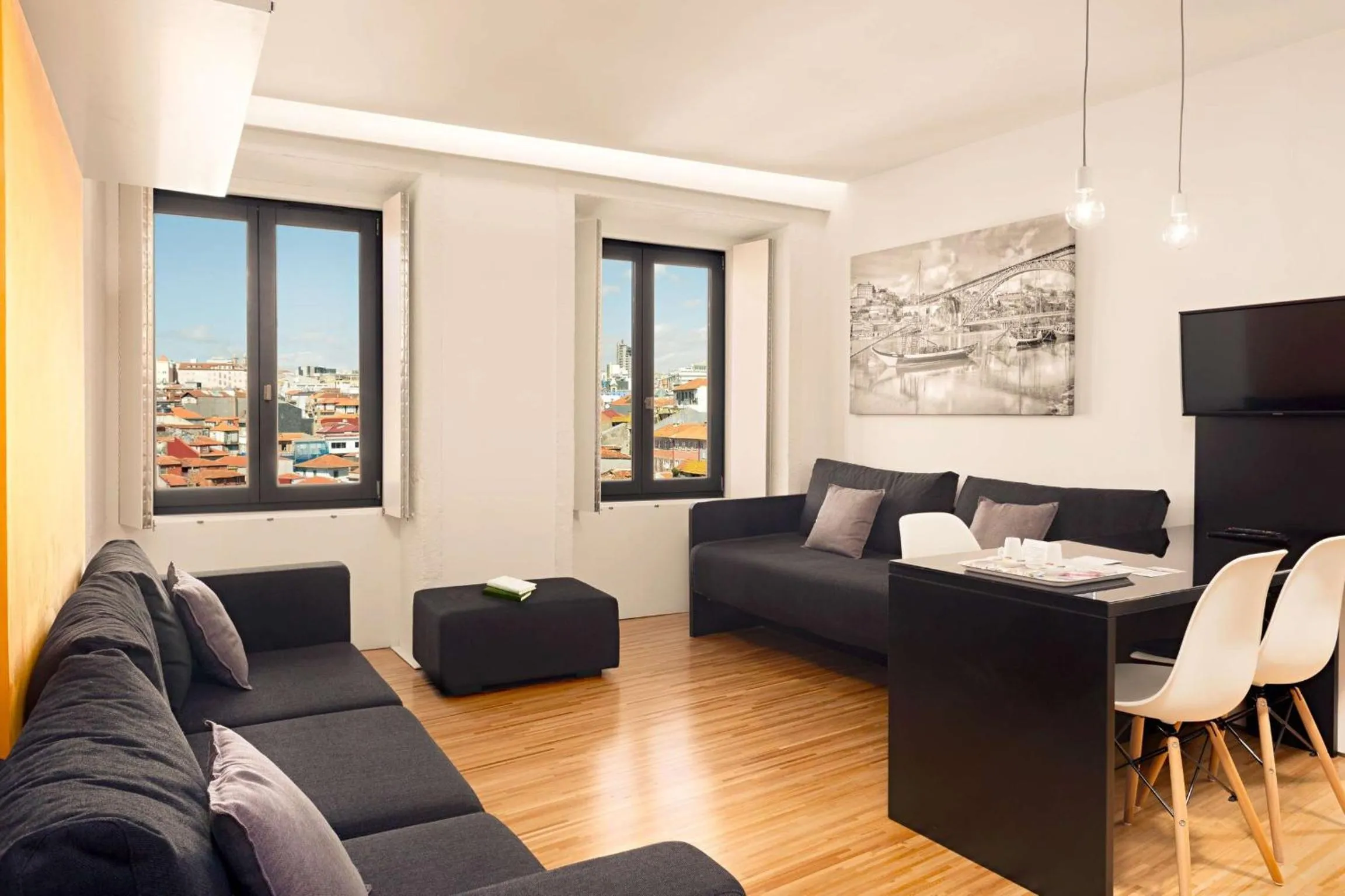 TV and multimedia in Cathedral Design Apartments