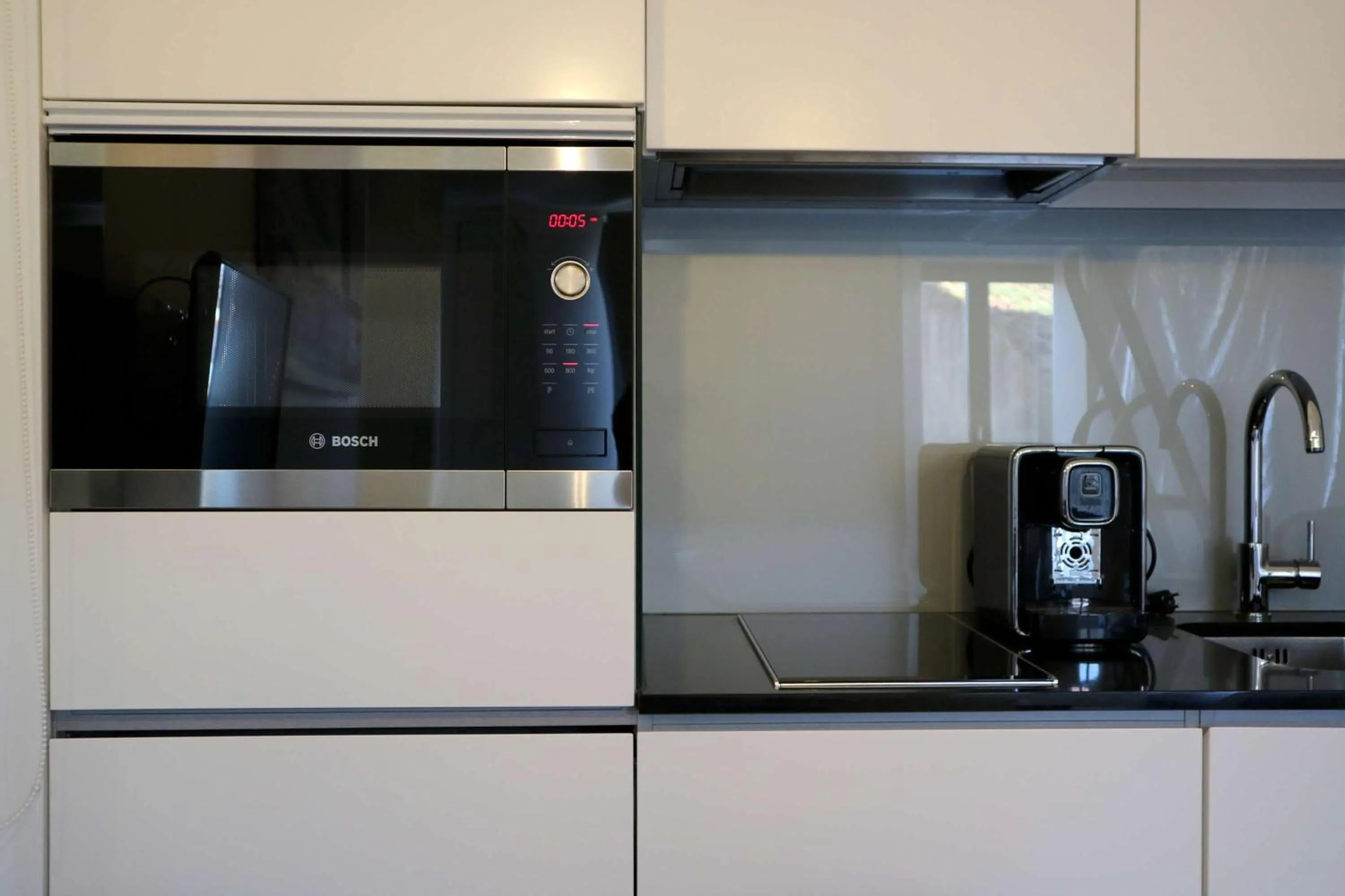 Coffee/tea facilities in Cathedral Design Apartments