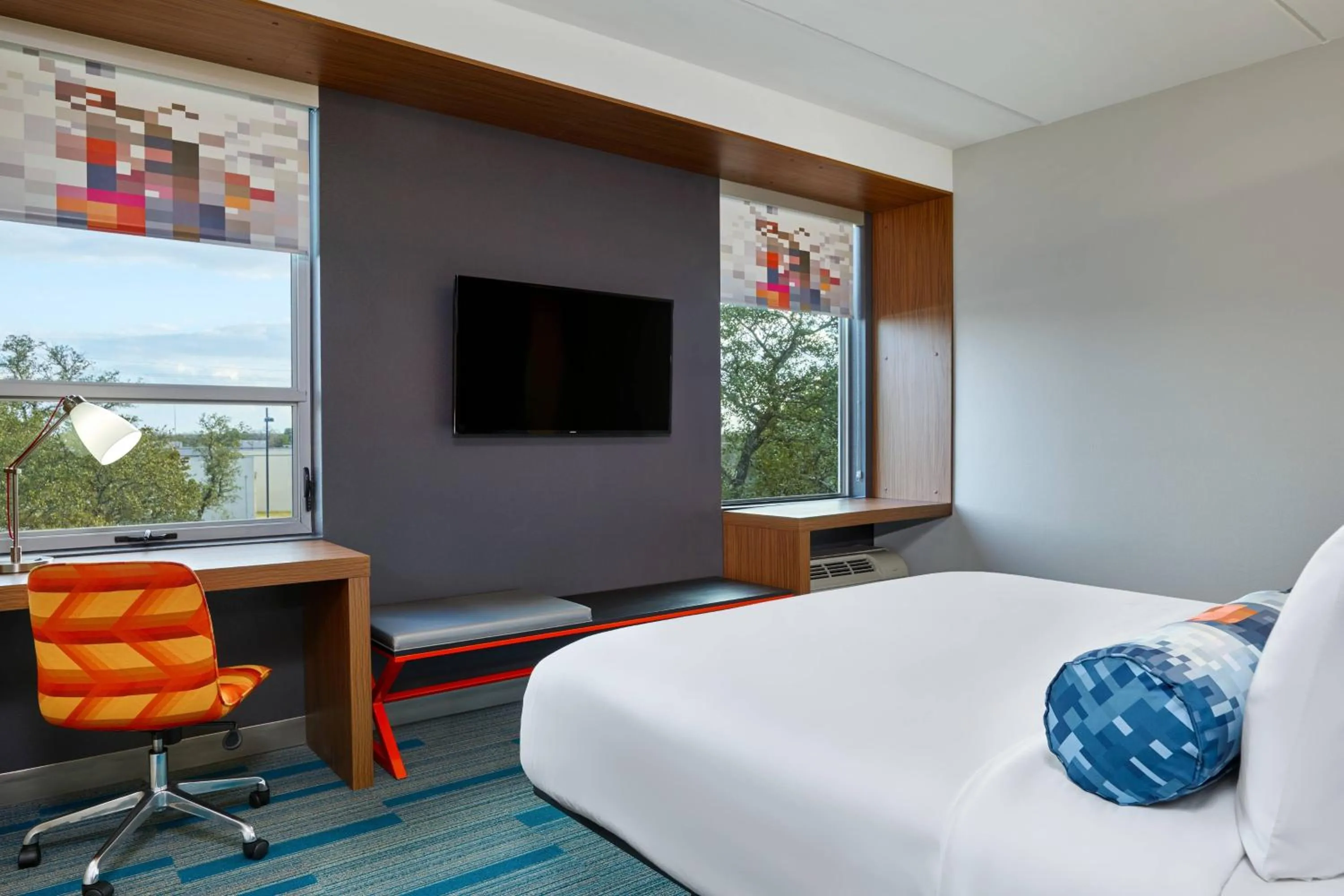 Photo of the whole room, Bed in Aloft Austin Northwest