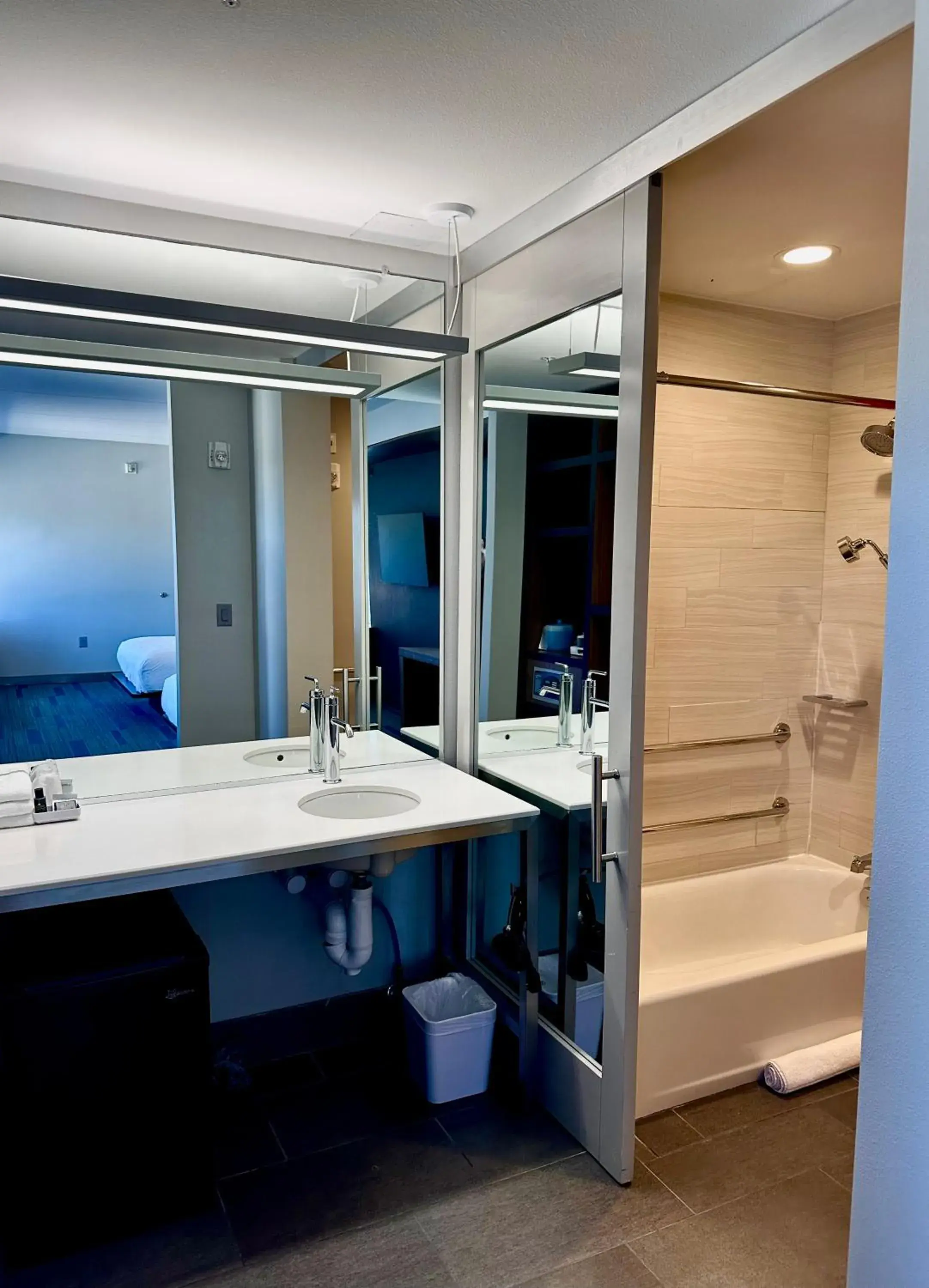 Breezy Double Queen, Guest room, 2 Queen, High floor in Aloft Austin Northwest Breezy Double Queen, Guest room, 2 Queen, High floor in Aloft Austin Northwest