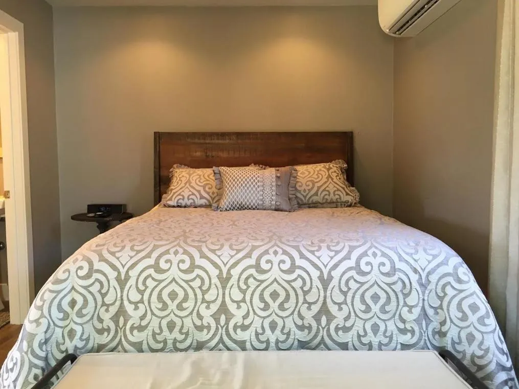 Bed in Andrea's Hidden Cottage