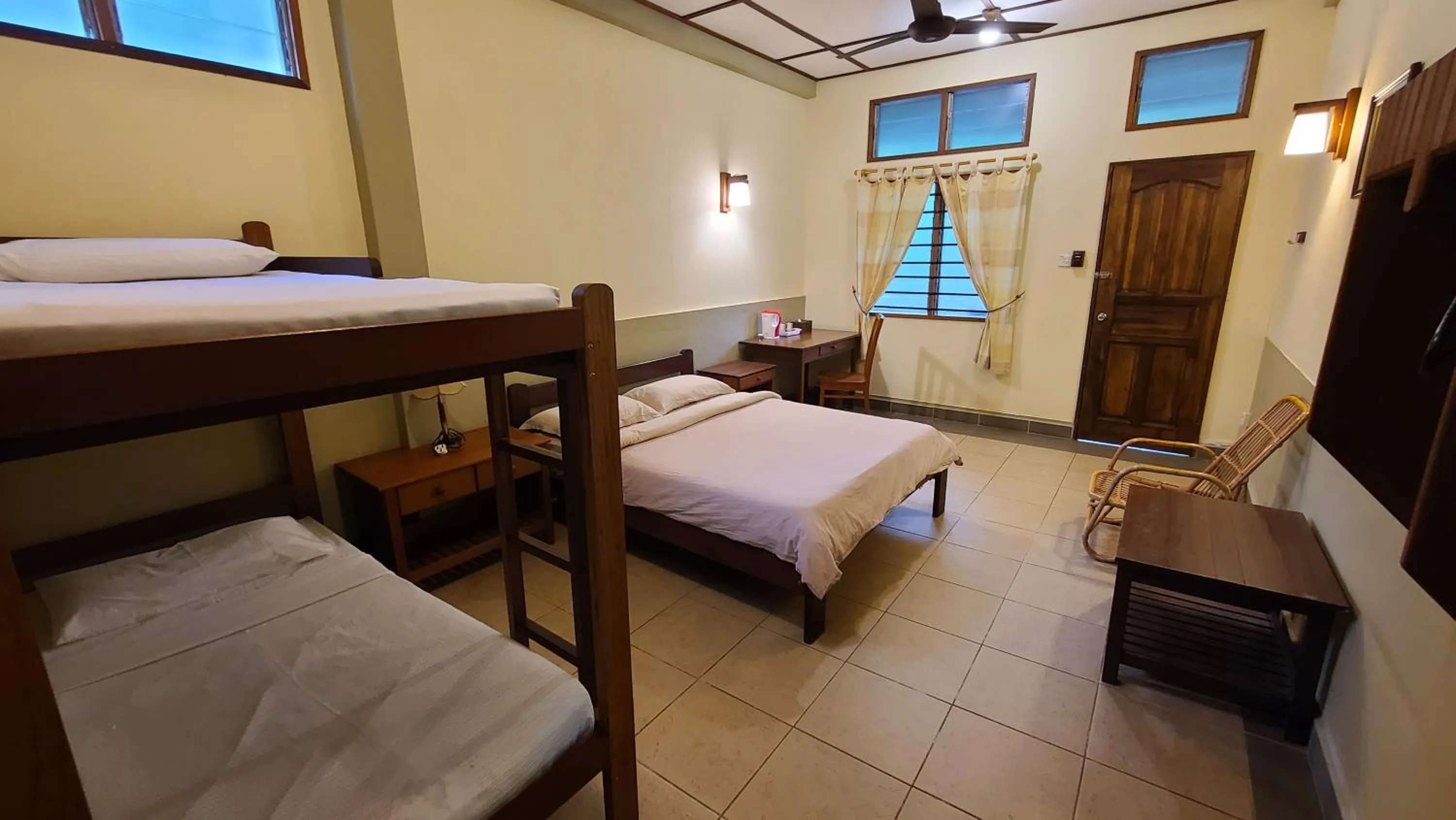 Photo of the whole room, Bed in Sepilok B&B