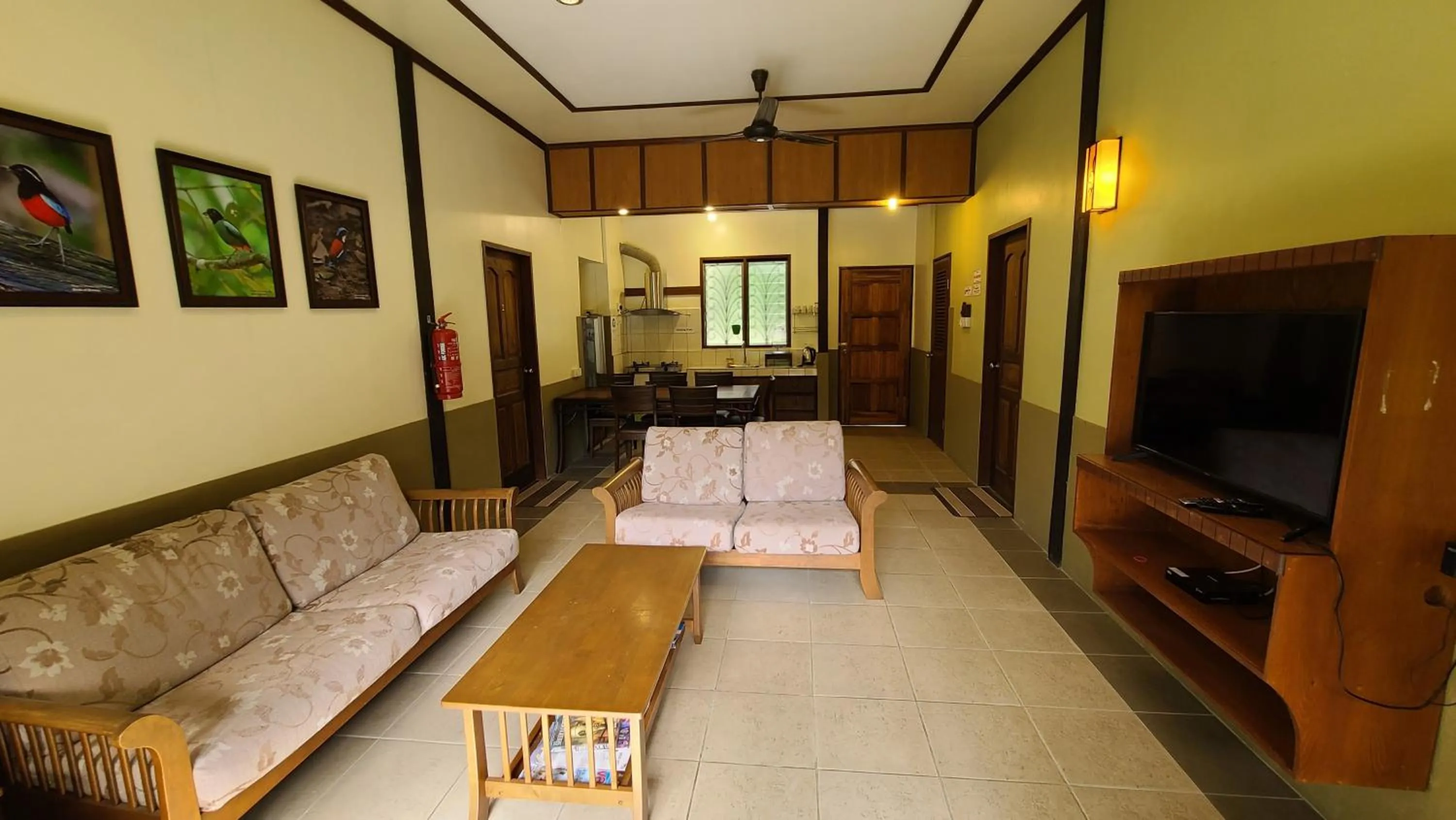 TV and multimedia, Bed in Sepilok B&B