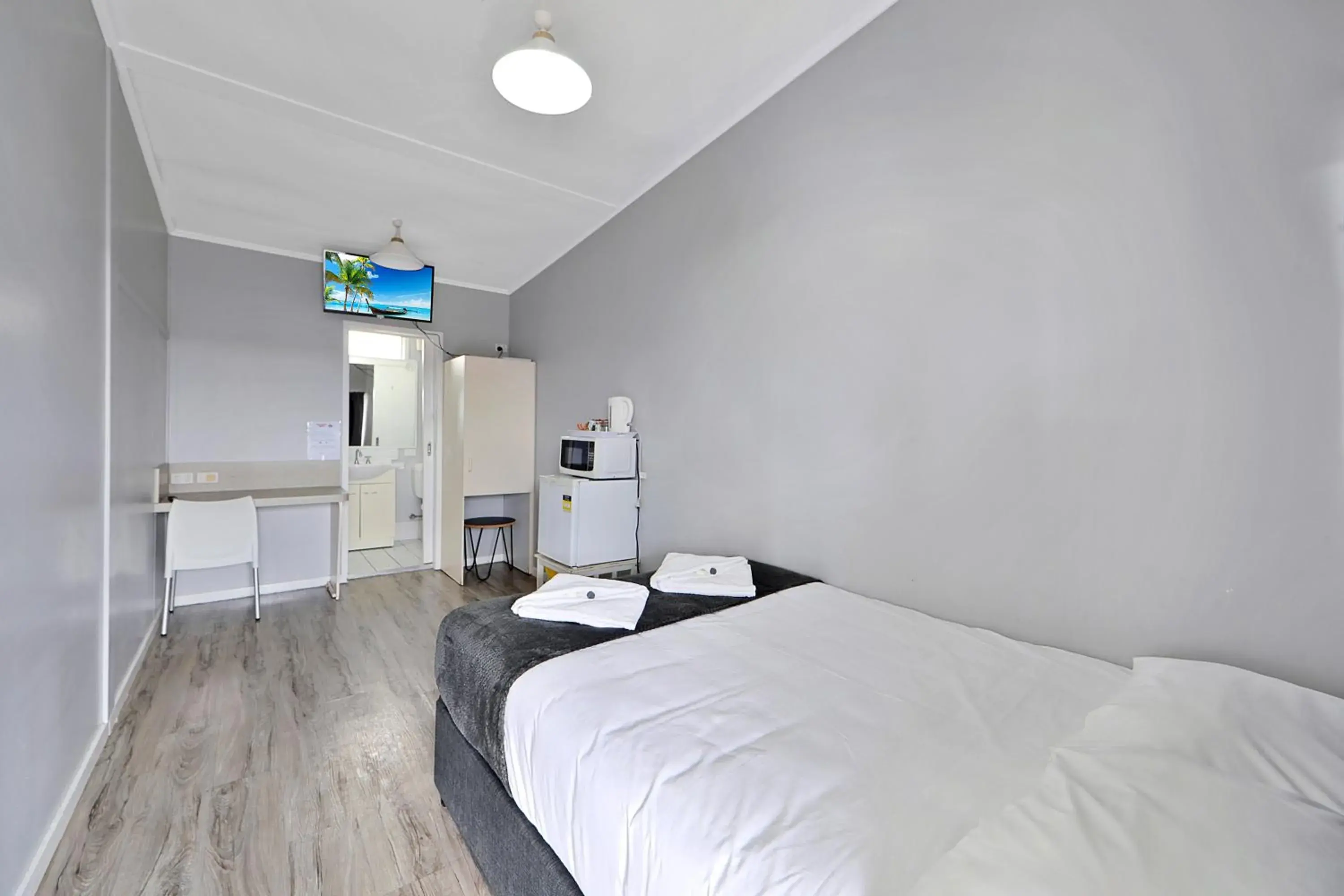 Budget Single Room in Ned Kelly's Motel Budget Single Room in Ned Kelly's Motel