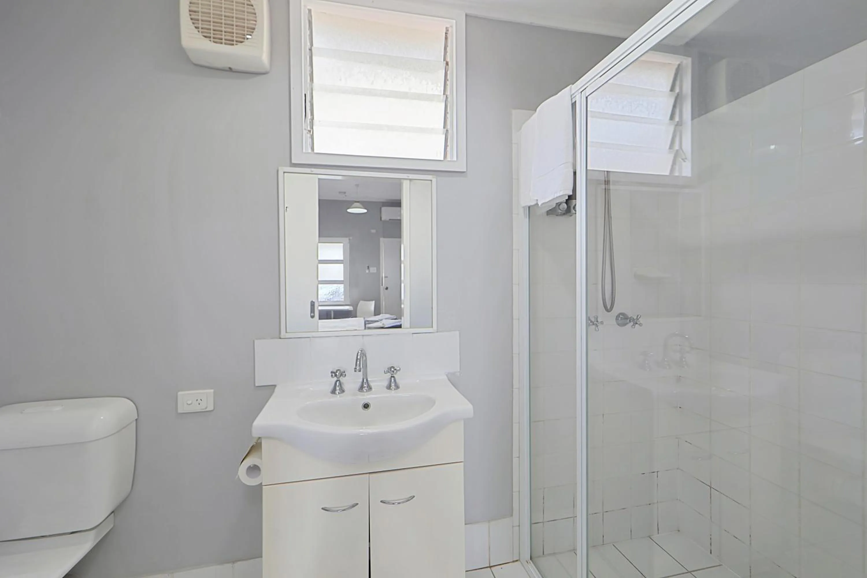 Shower in Ned Kelly's Motel