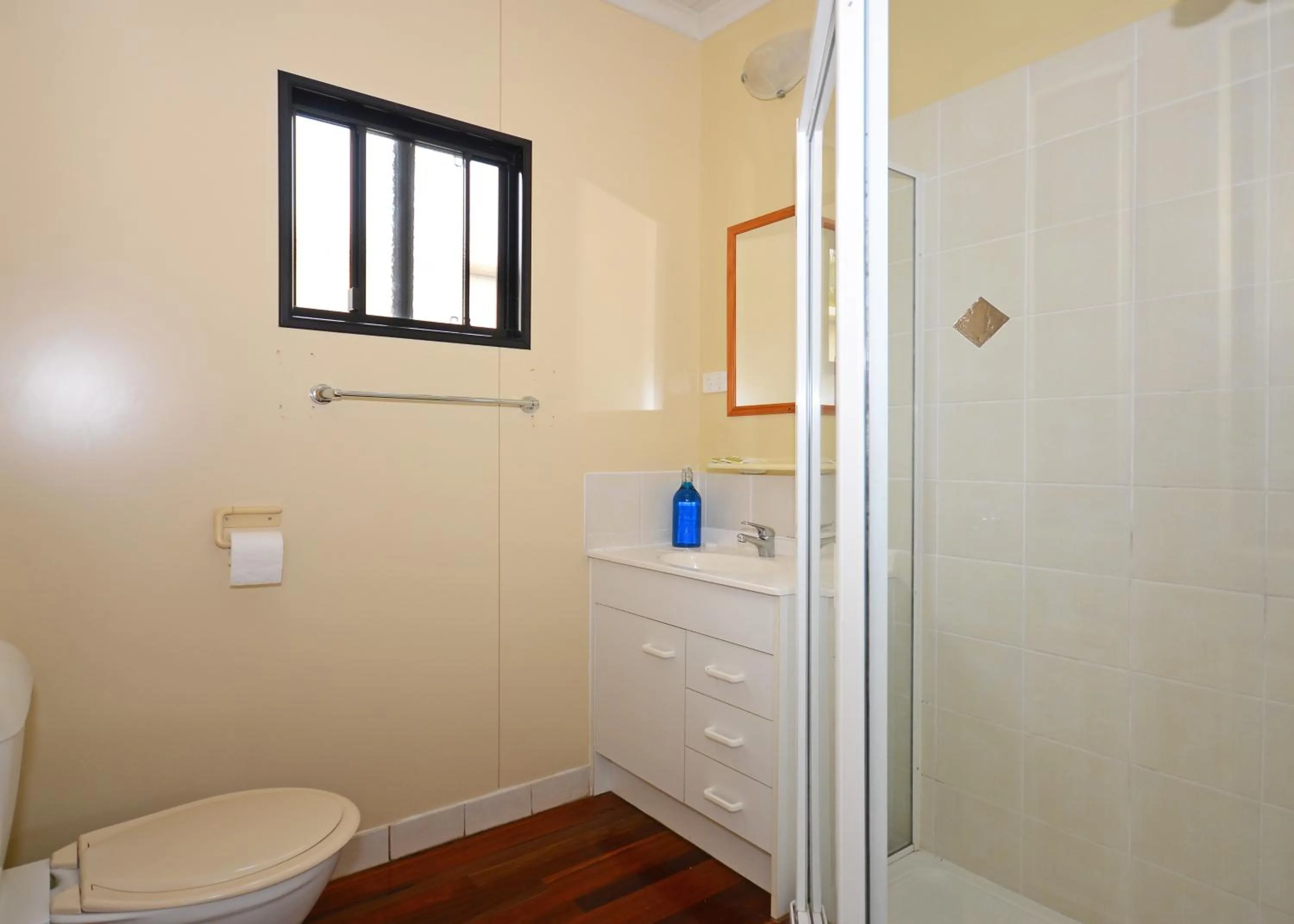 Bathroom in Ned Kelly's Motel