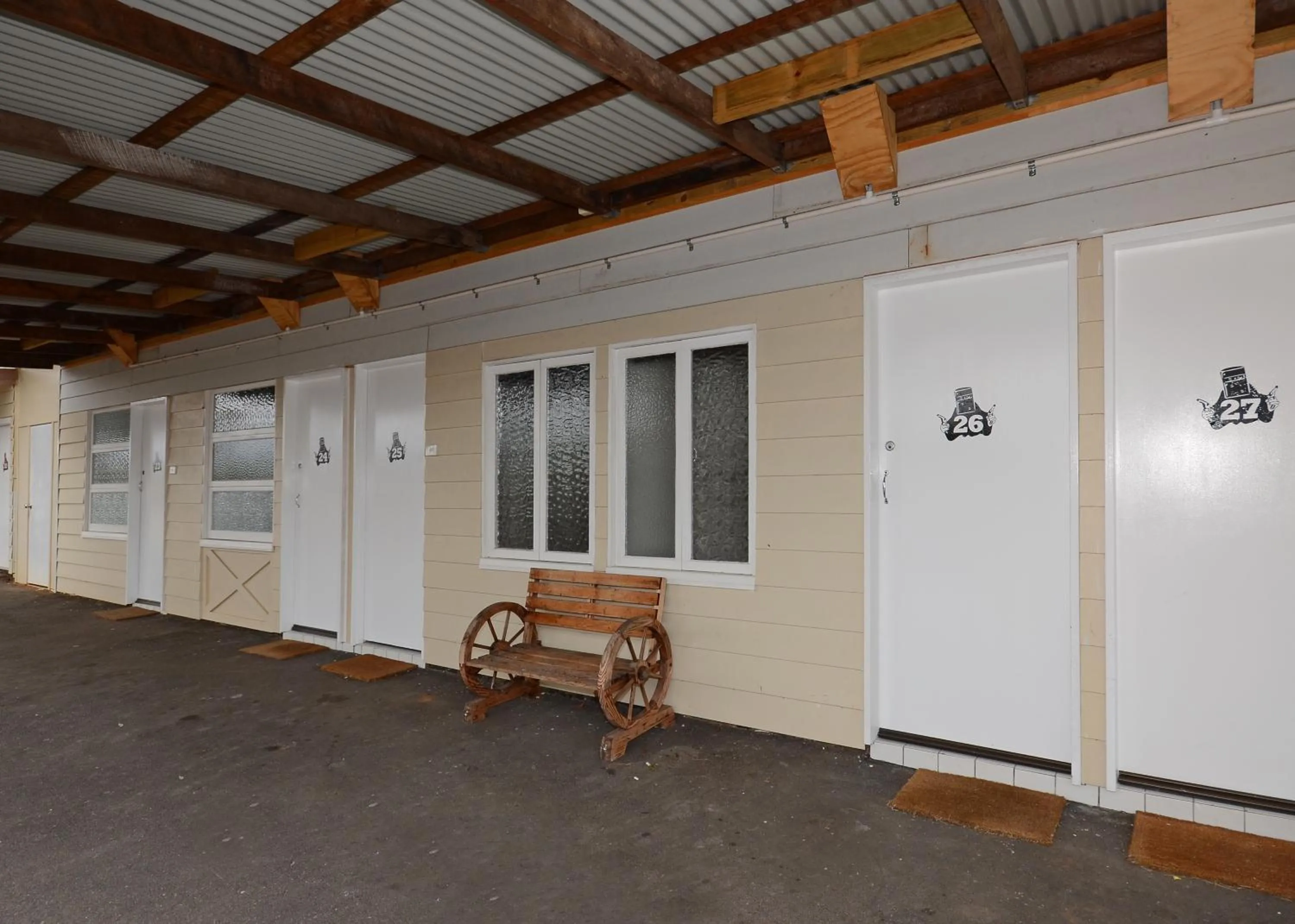 Facade/entrance in Ned Kelly's Motel