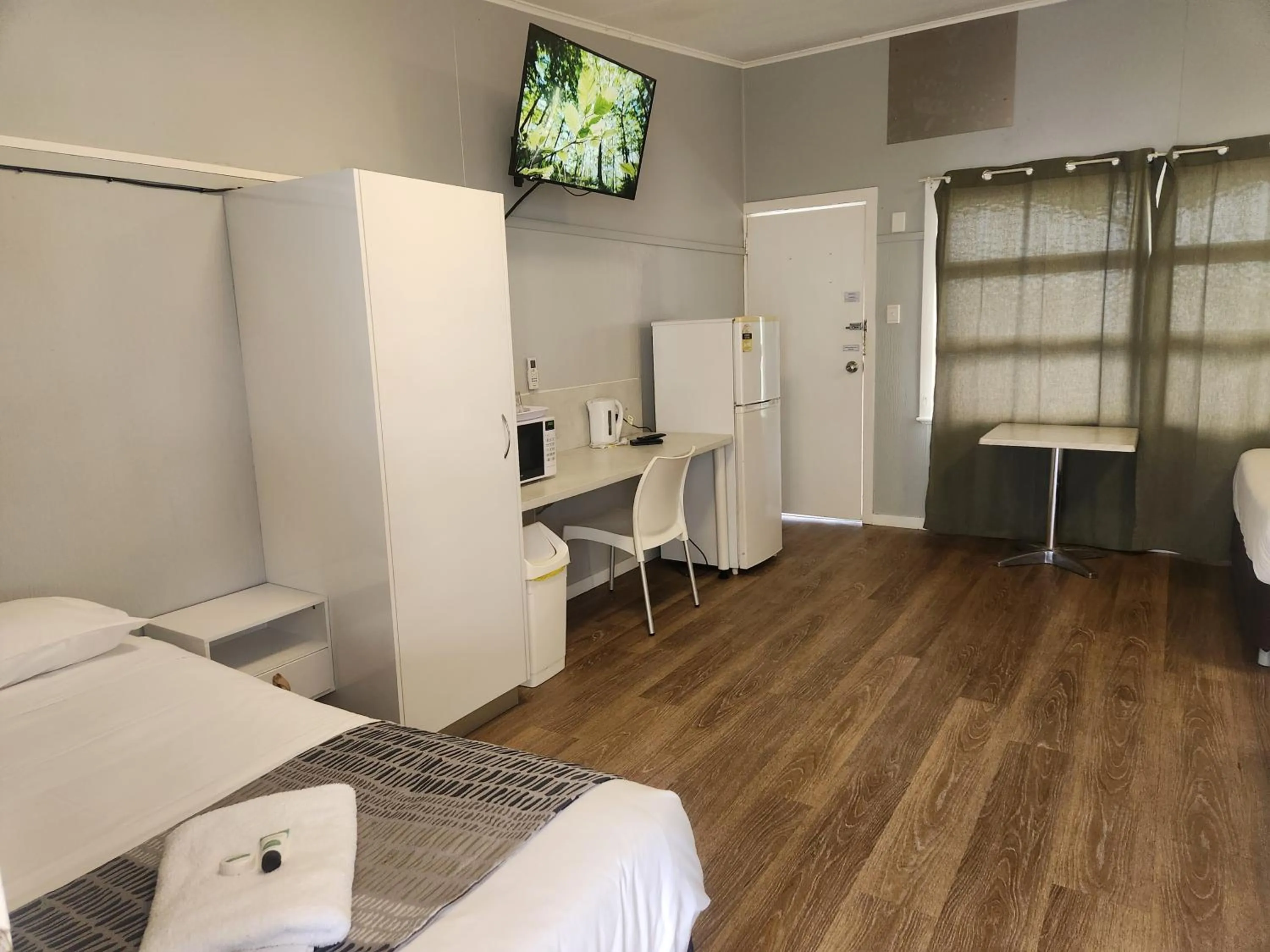 Living room, Bed in Ned Kelly's Motel