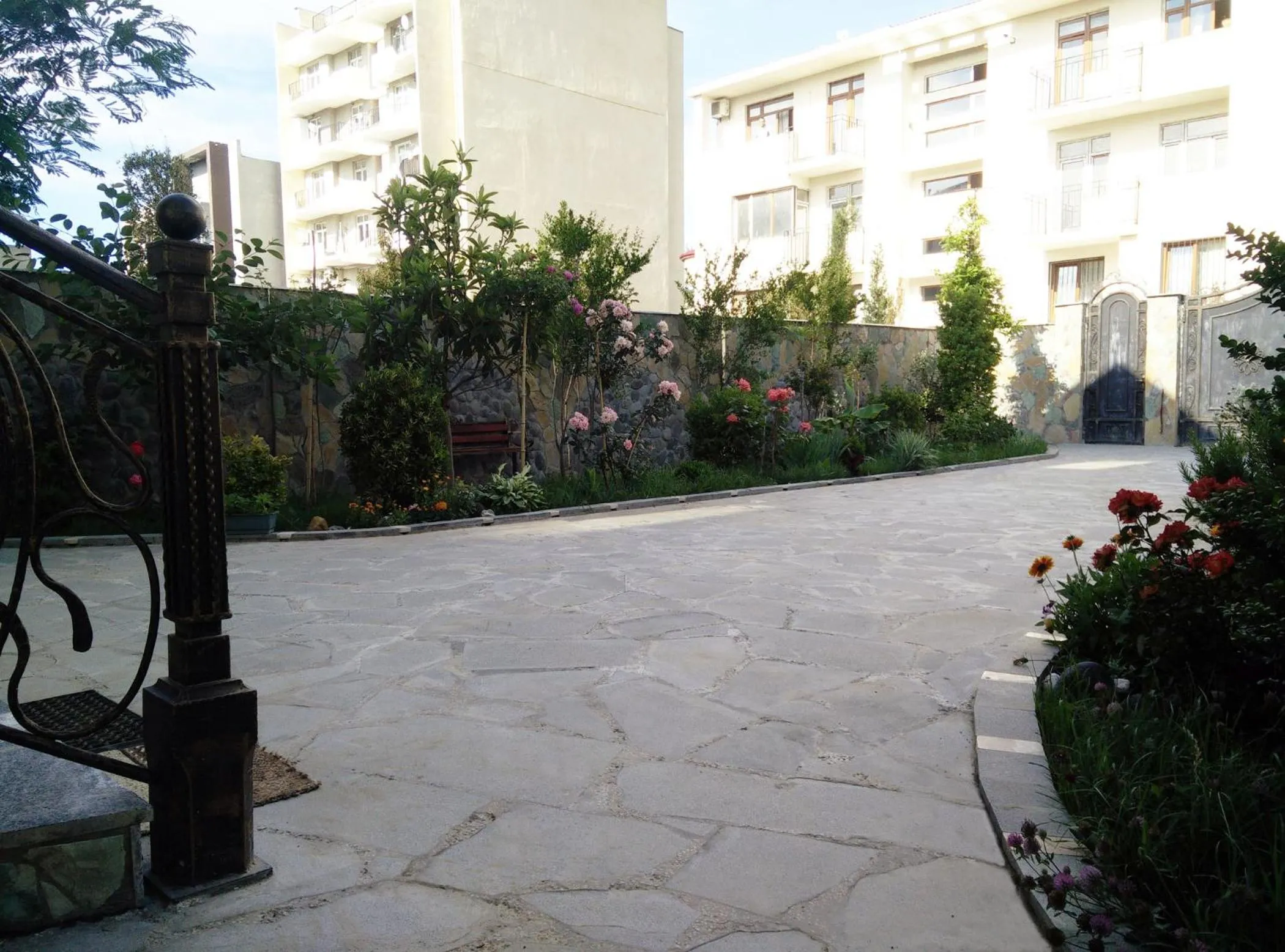 Garden view in Hotel Mimino