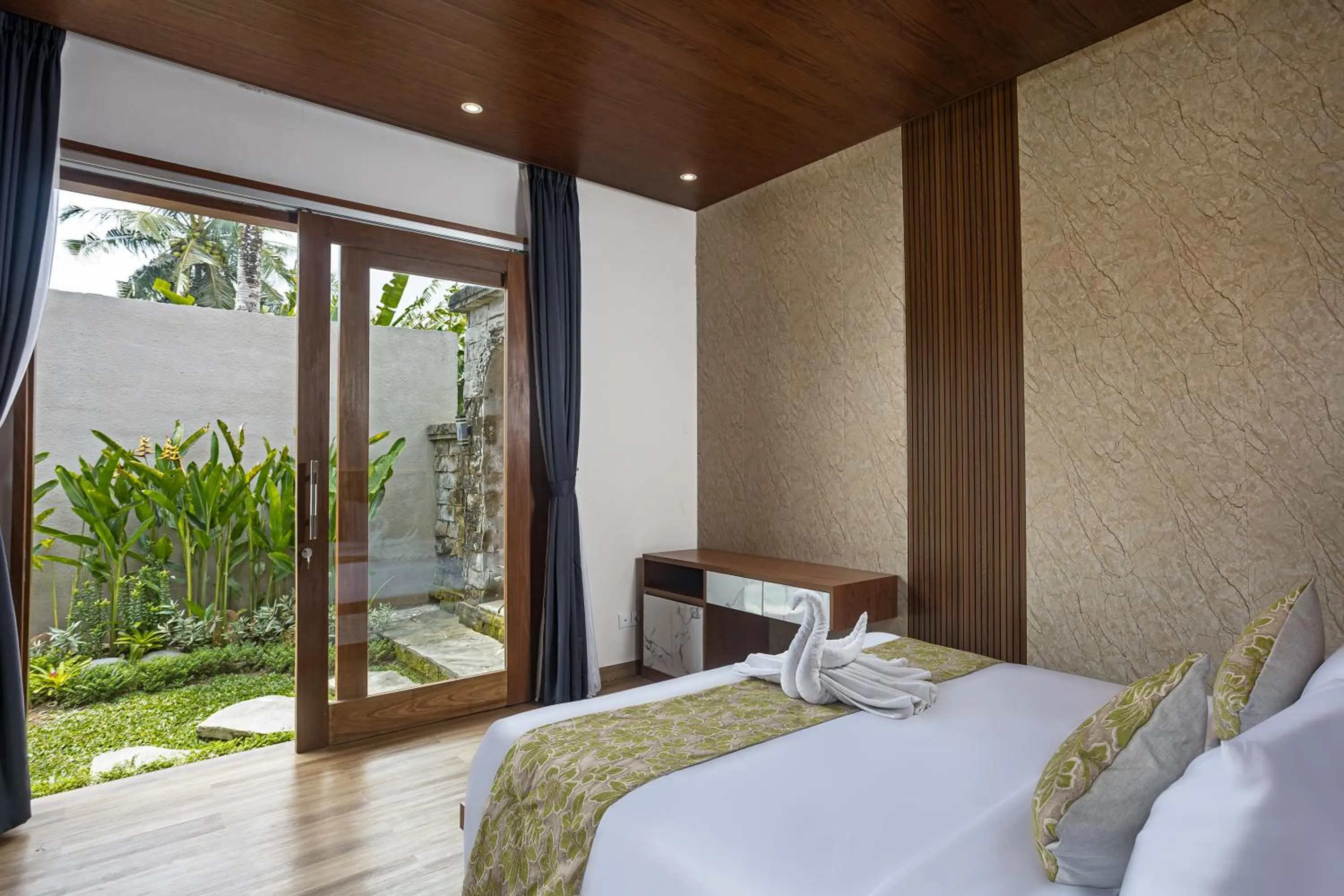 Garden view, Bed in Ubud Lestari Villa