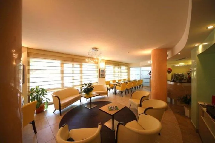 Communal lounge/ TV room in Hotel Krone