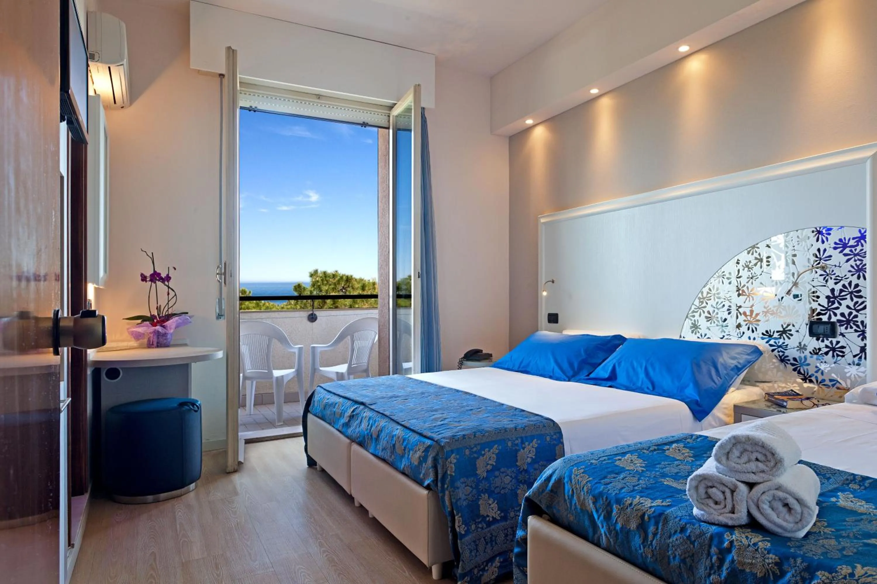 Sea view, Bed in Hotel Krone