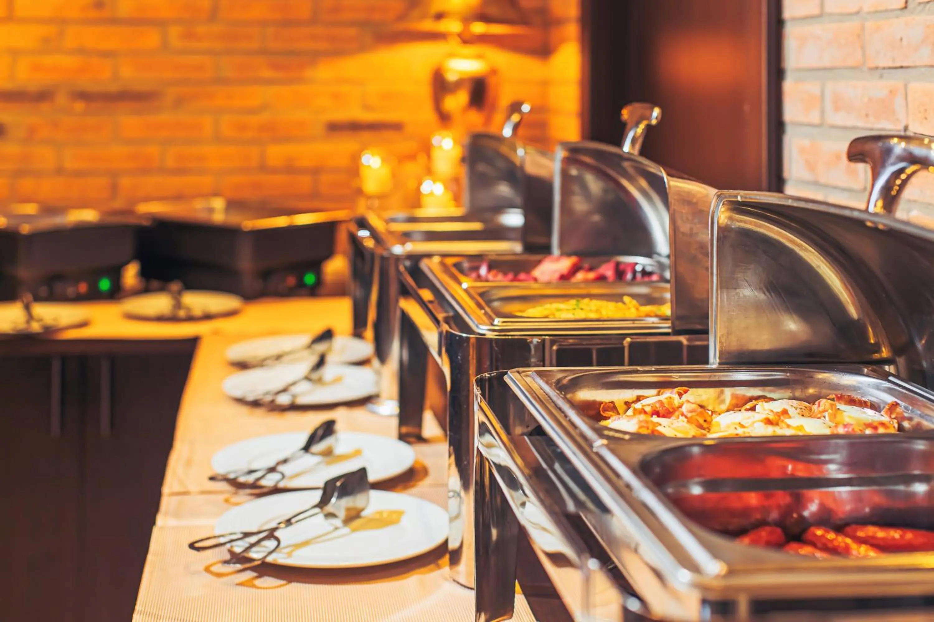 Buffet breakfast in Komló Hotel Gyula