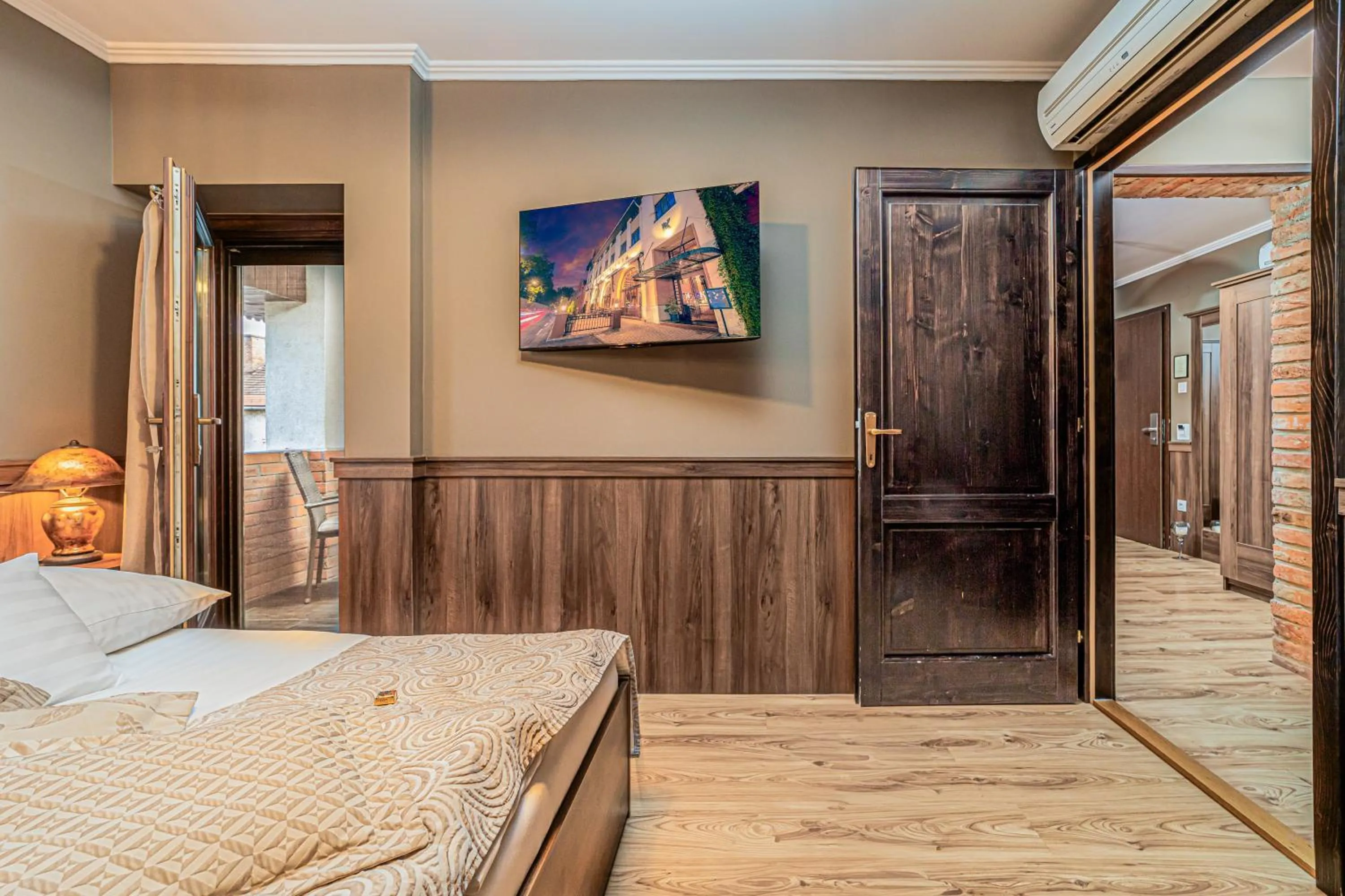 Bedroom, Bed in Komló Hotel Gyula