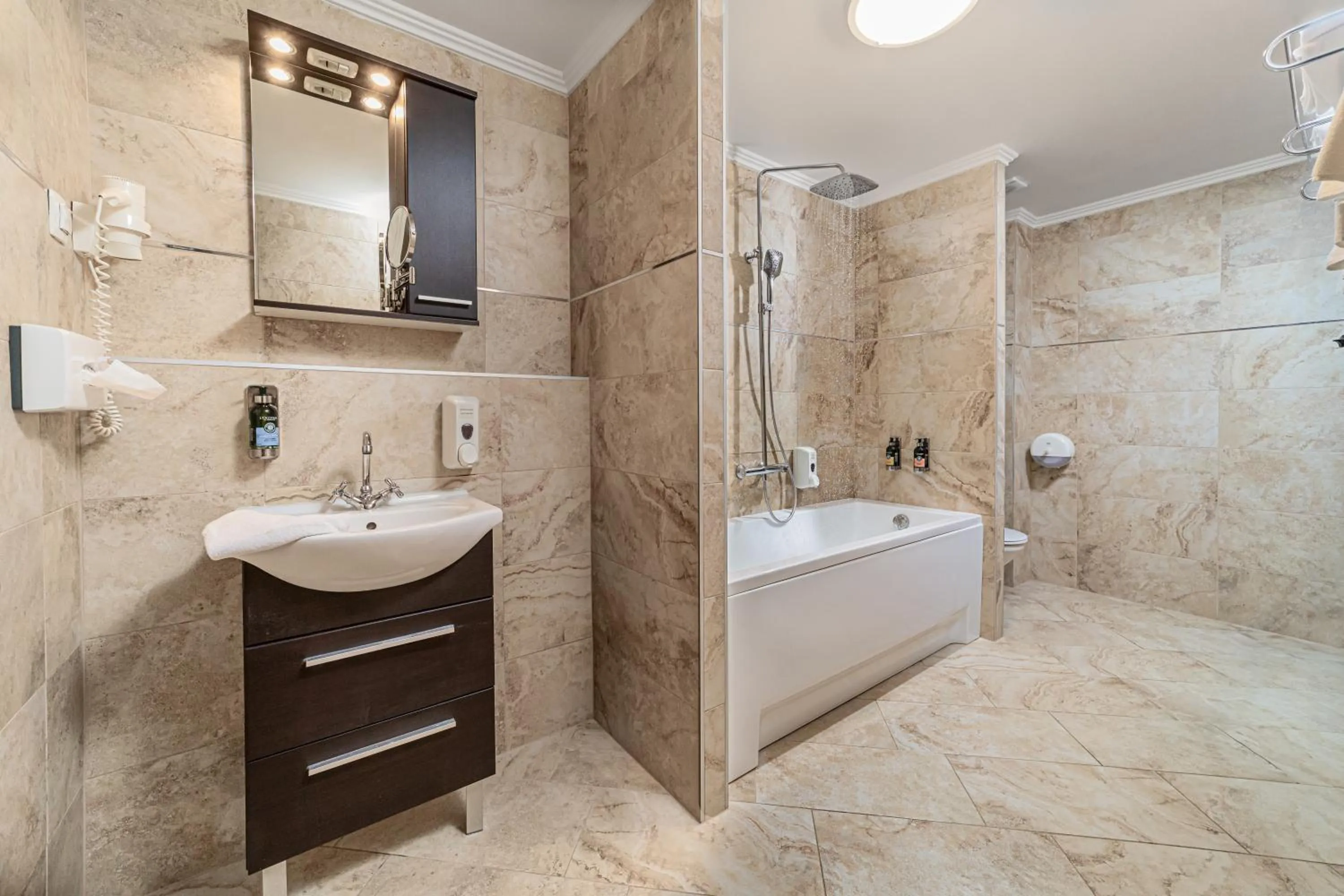 Bathroom in Komló Hotel Gyula