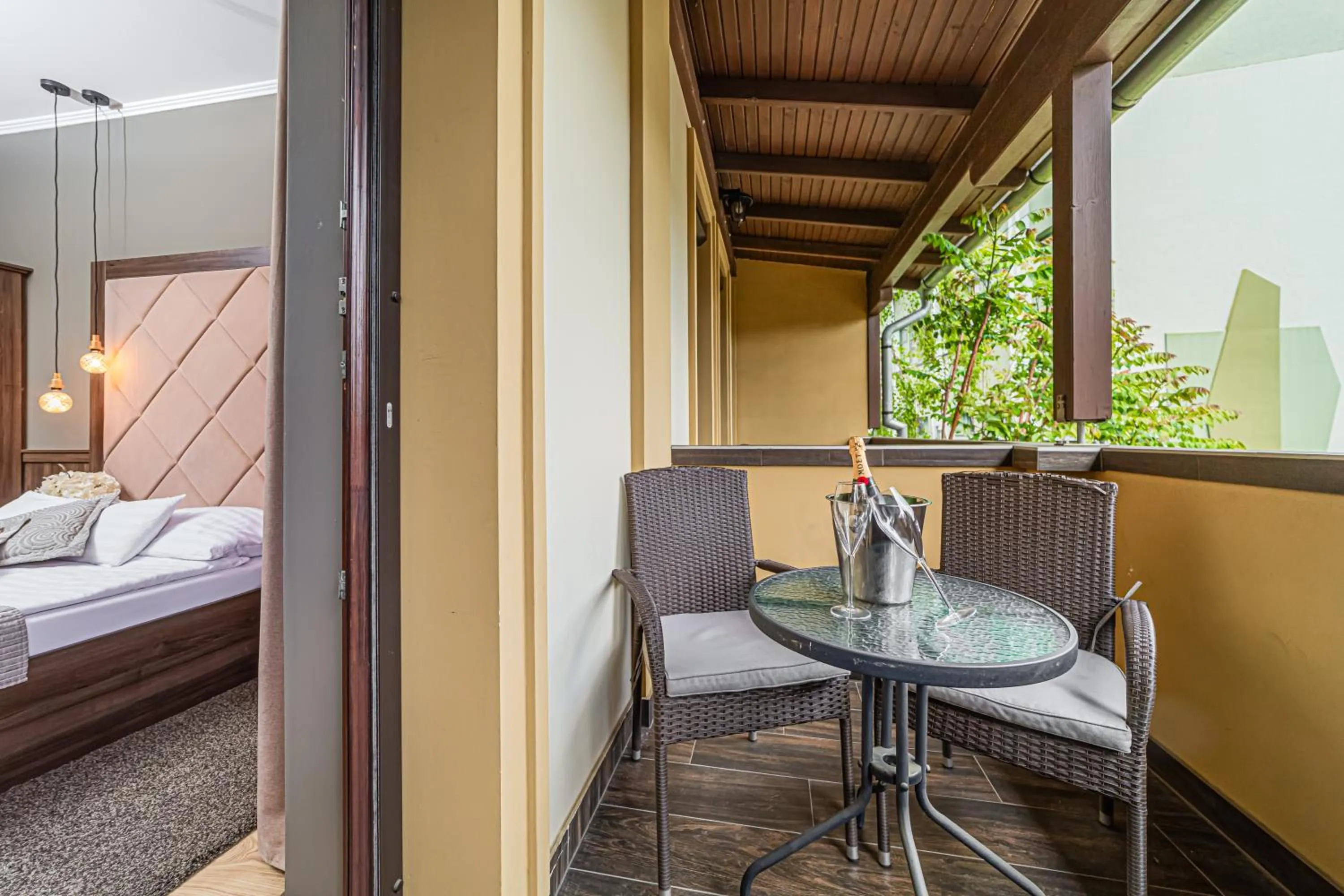 Balcony/Terrace, Bed in Komló Hotel Gyula