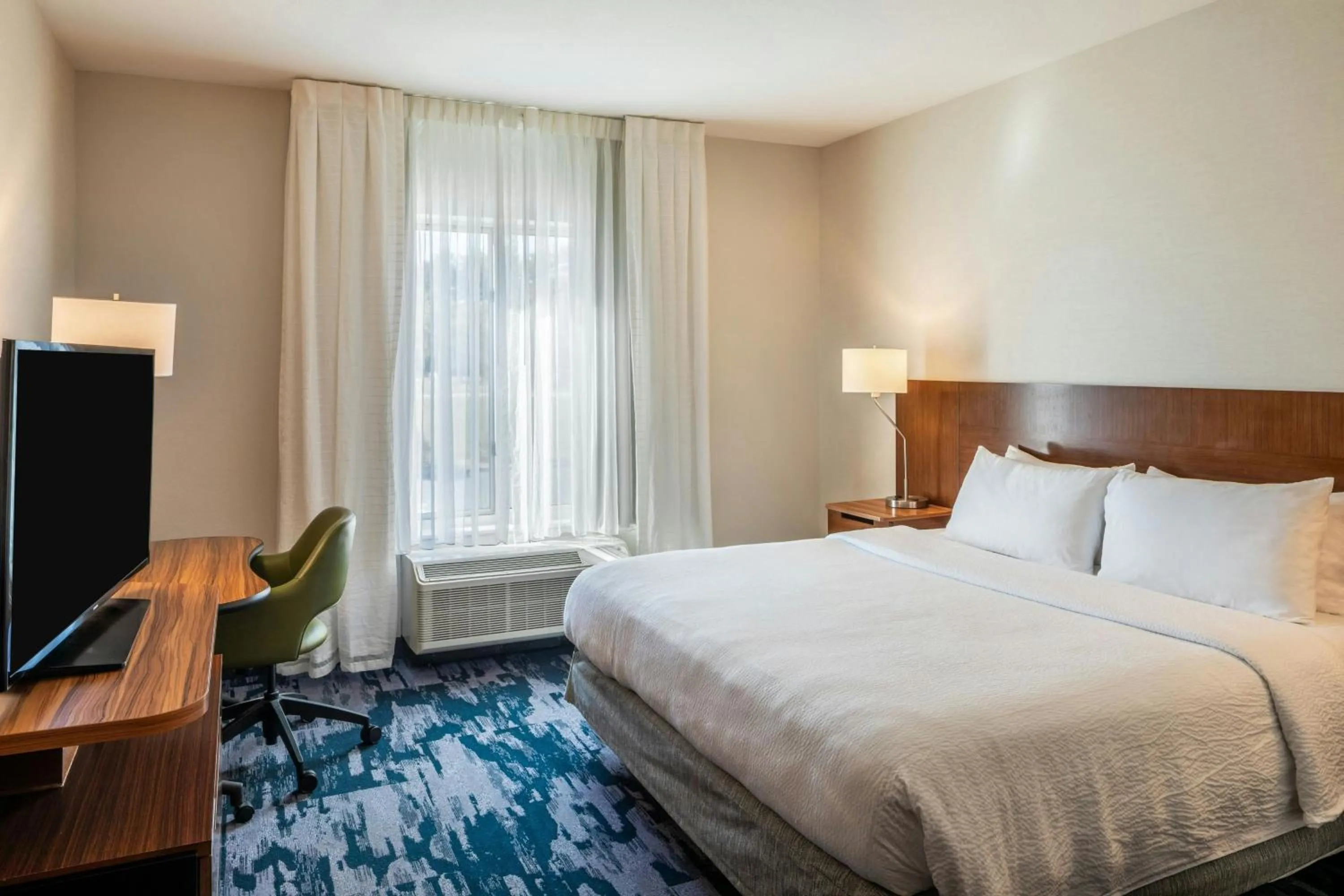 Photo of the whole room, Bed in Fairfield Inn & Suites by Marriott Akron Stow