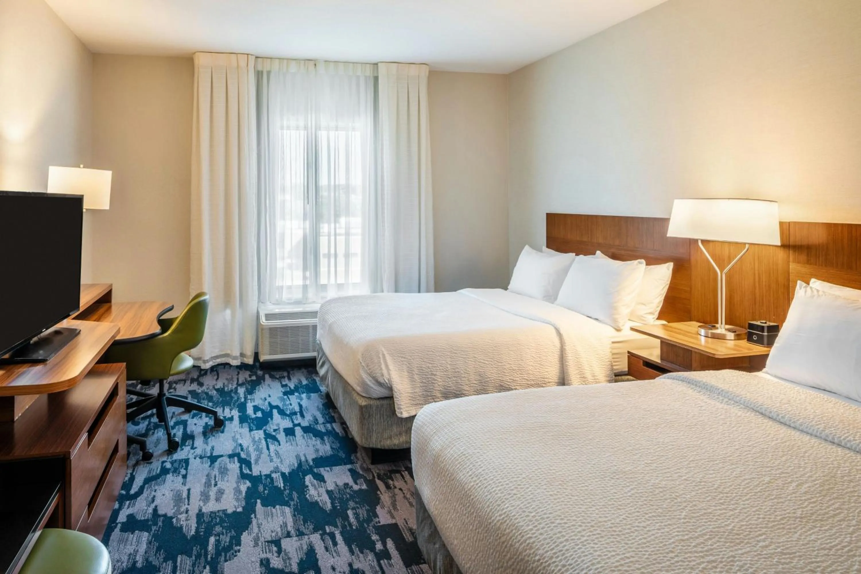 Photo of the whole room, Bed in Fairfield Inn & Suites by Marriott Akron Stow