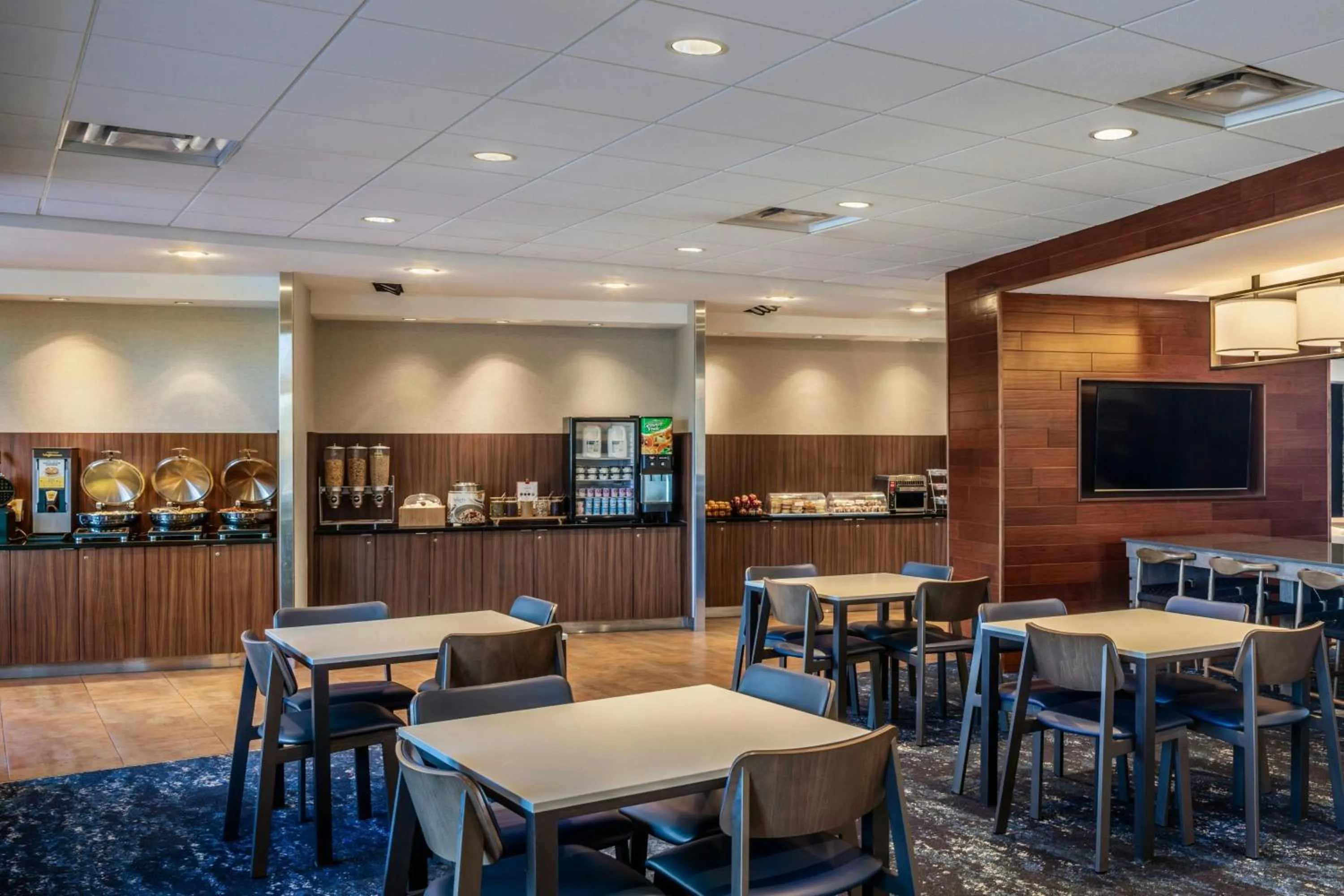 Breakfast in Fairfield Inn & Suites by Marriott Akron Stow
