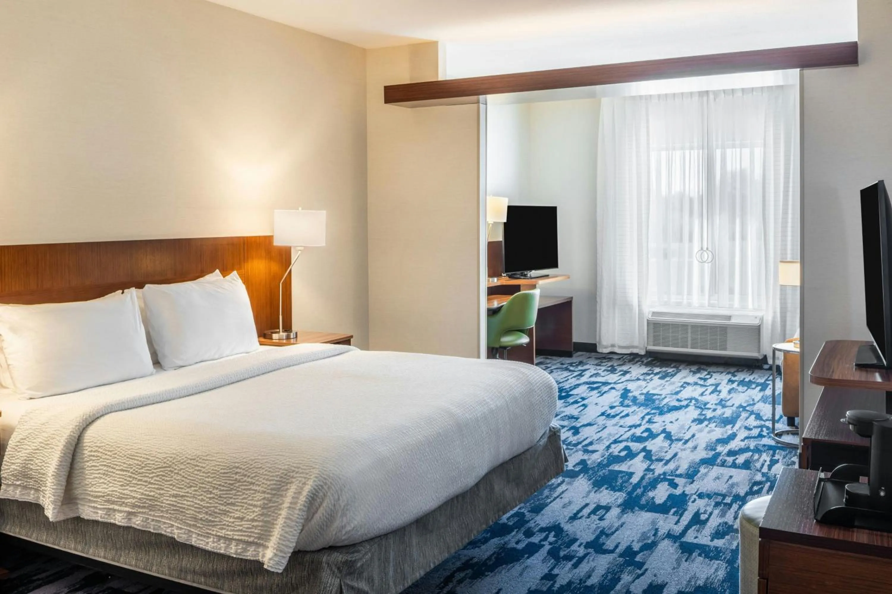Bedroom, Bed in Fairfield Inn & Suites by Marriott Akron Stow
