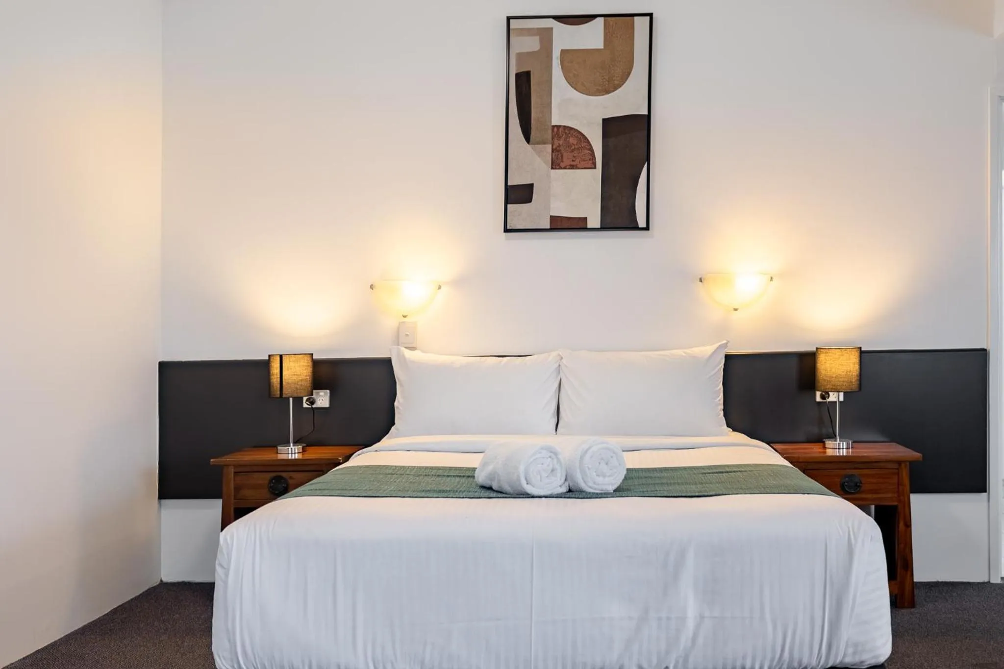 Bed in Maraboon Motor Inn