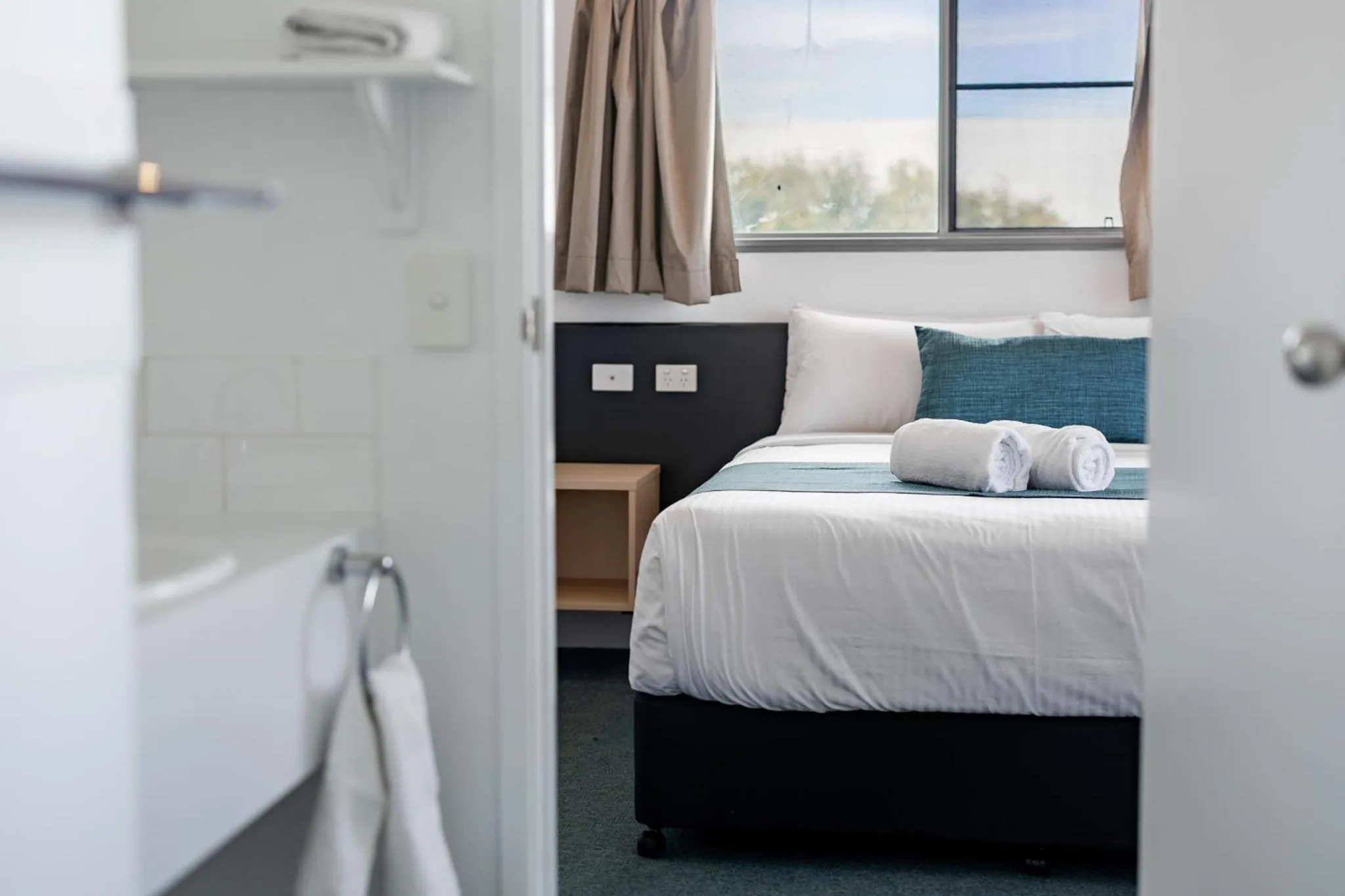 Bedroom, Bed in Maraboon Motor Inn