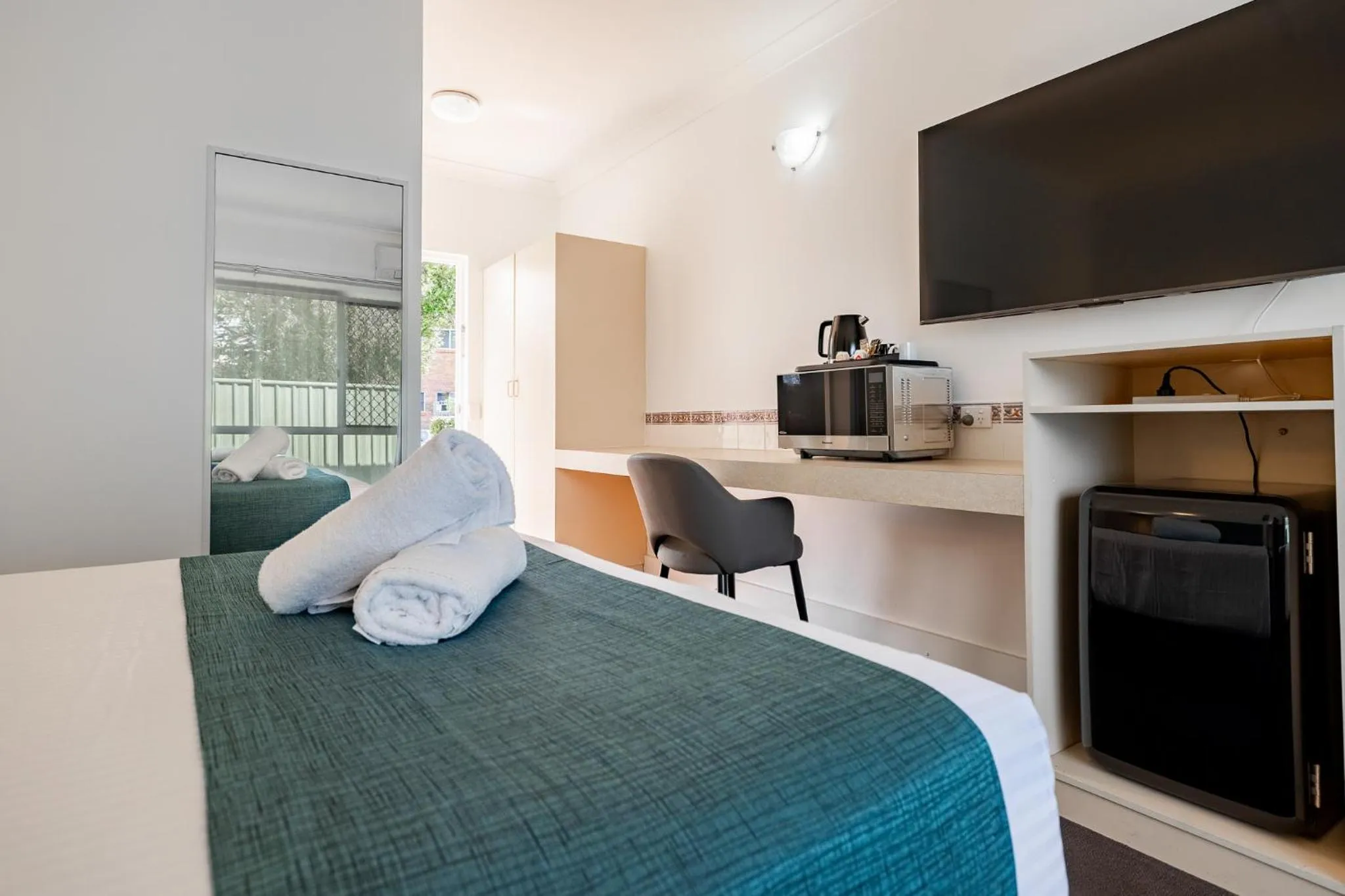 Bedroom, Bed in Maraboon Motor Inn