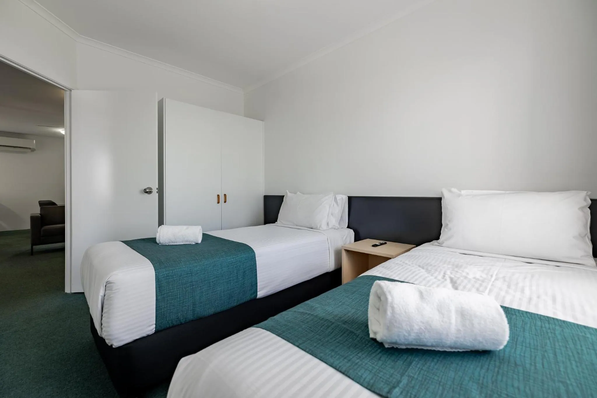 Bed in Maraboon Motor Inn