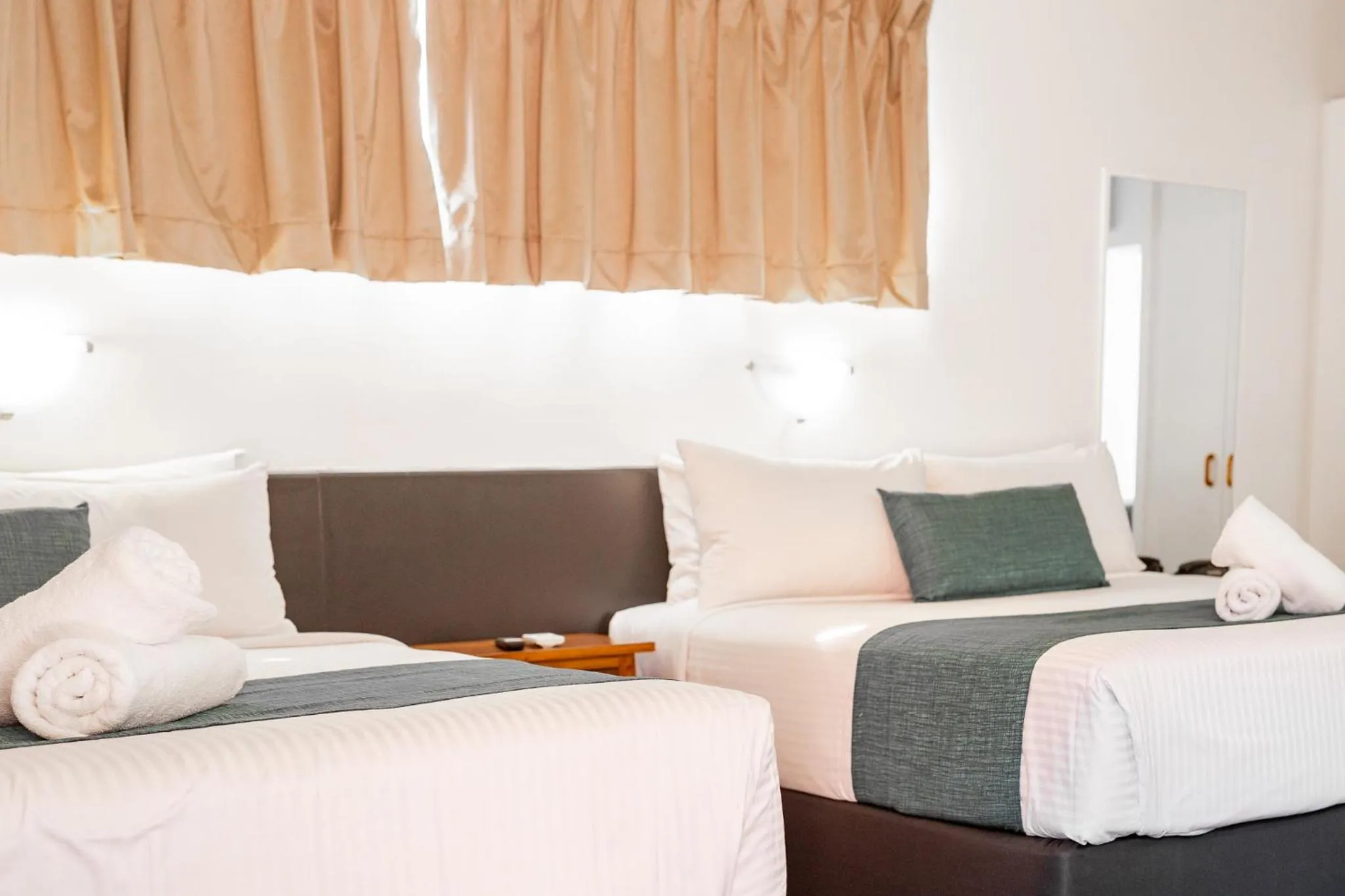 Bed in Maraboon Motor Inn