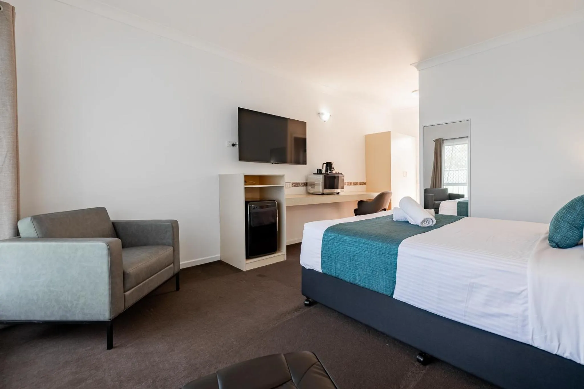 Bedroom, Bed in Maraboon Motor Inn