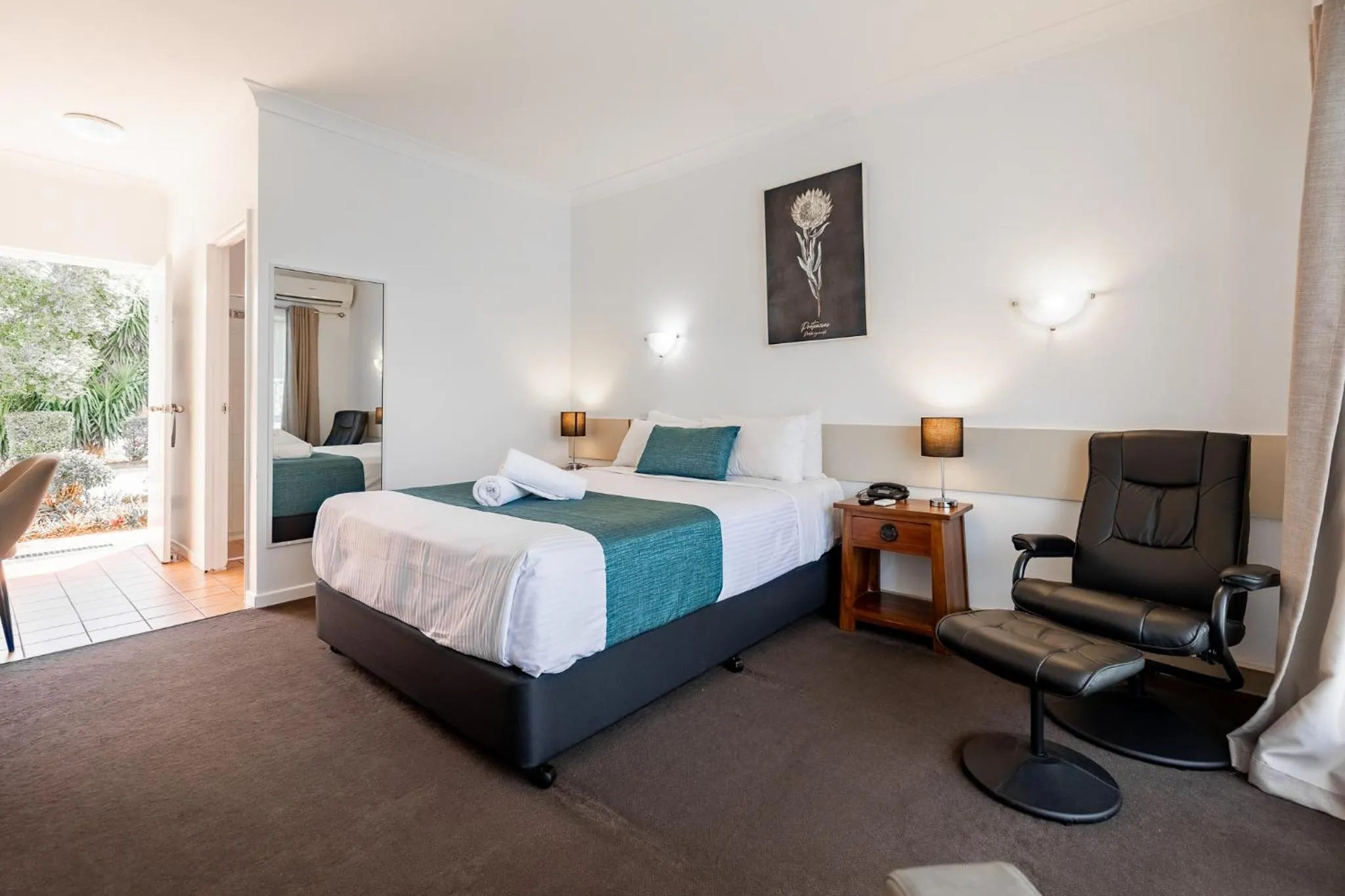 Bedroom, Bed in Maraboon Motor Inn