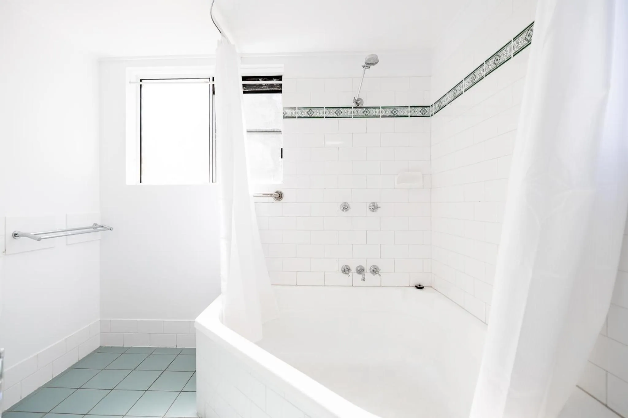 Bathroom in Maraboon Motor Inn