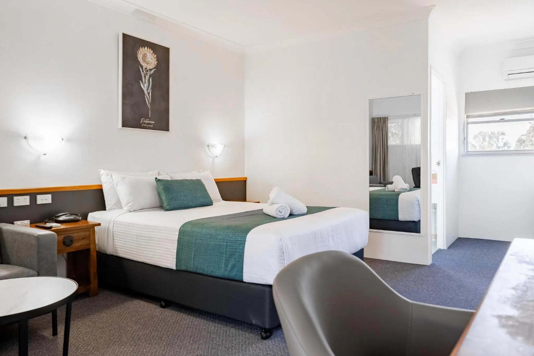 Bedroom, Bed in Maraboon Motor Inn