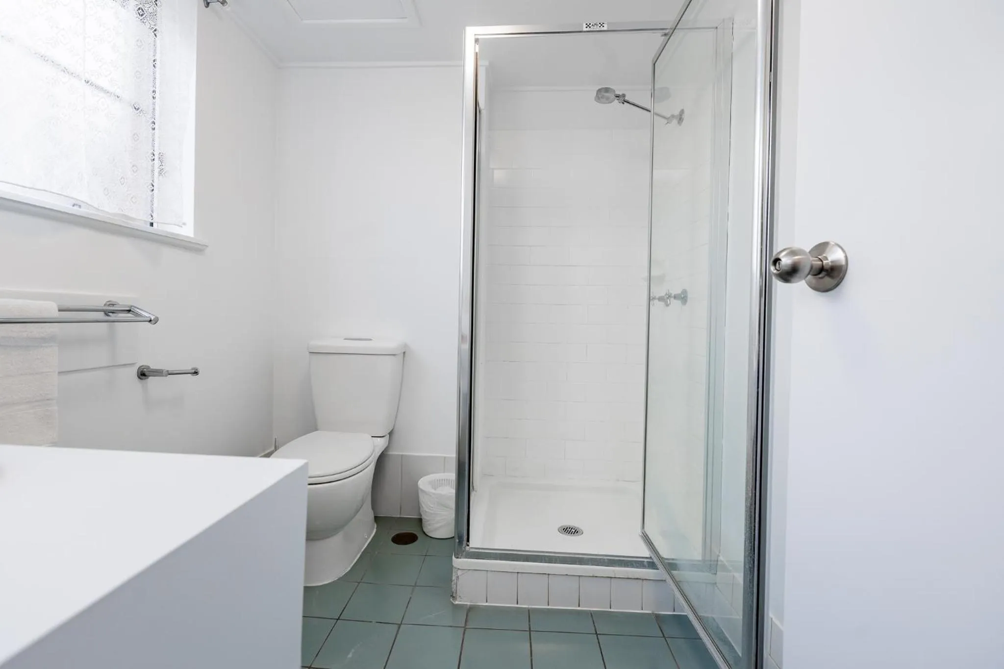 Shower in Maraboon Motor Inn